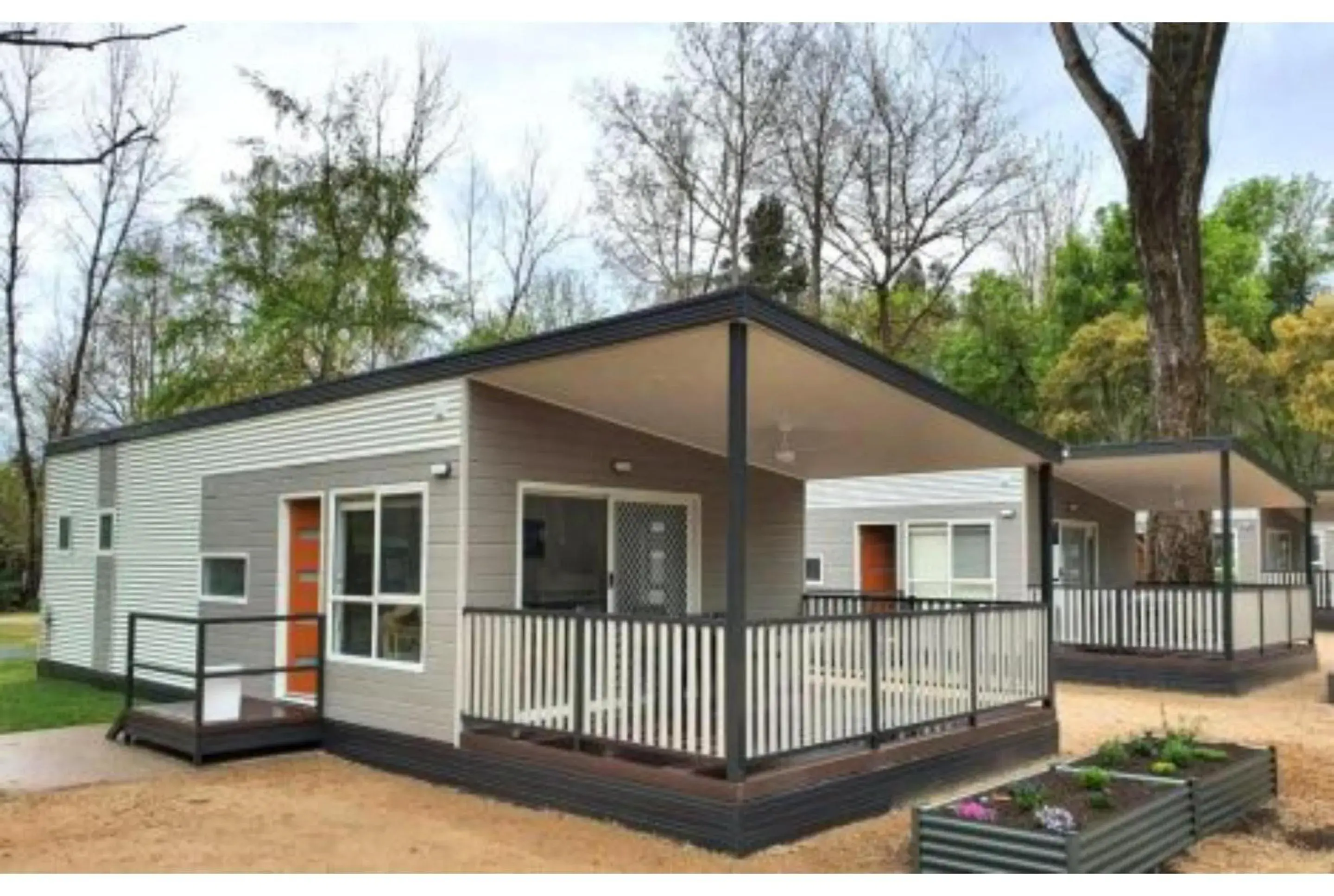 Deluxe Two-Bedroom Cabin - Sleeps 6 in Discovery Parks - Bright Deluxe Two-Bedroom Cabin - Sleeps 6 in Discovery Parks - Bright