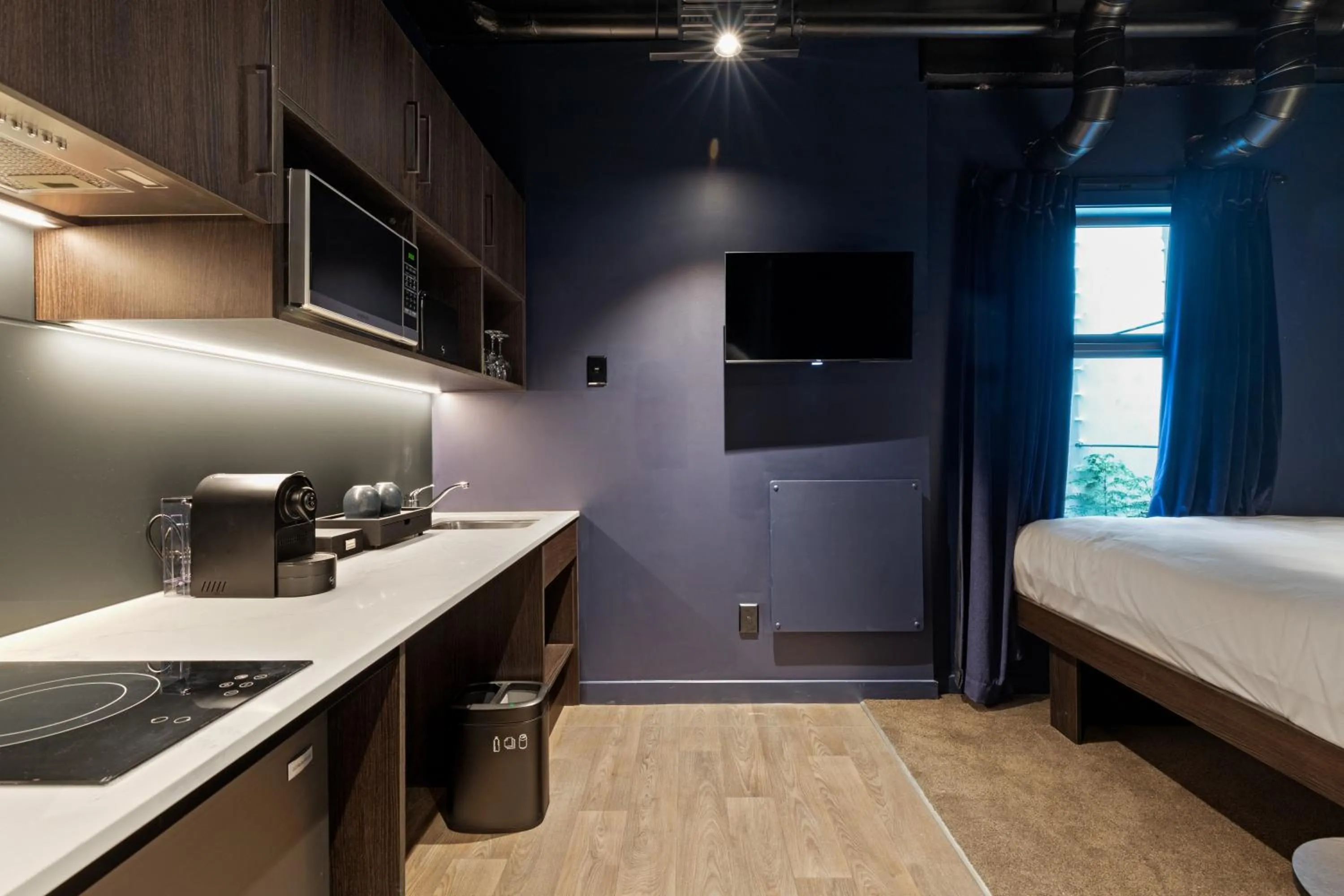 Photo of the whole room, Bed in Abstract Hotel