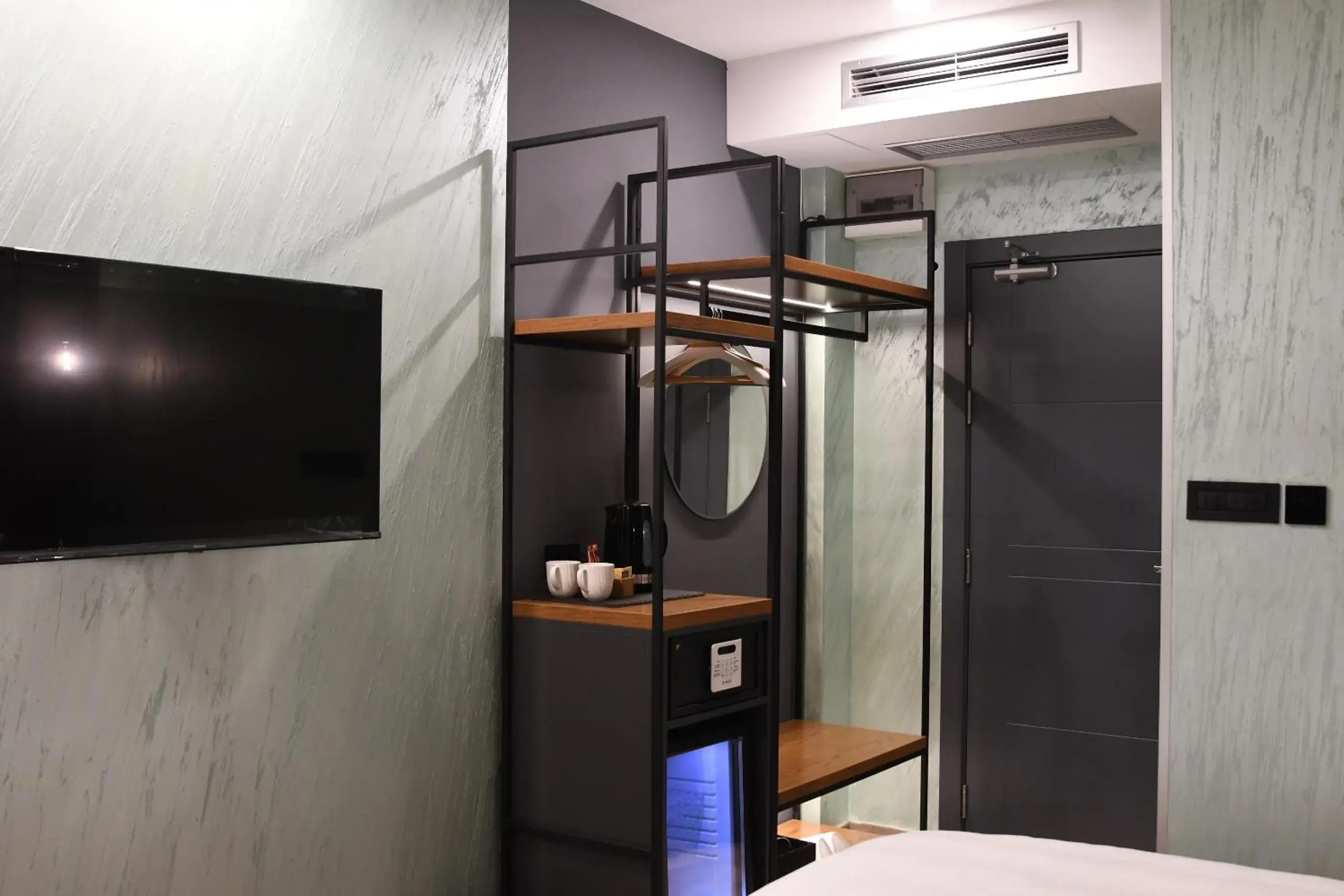 Deluxe Queen Room with Two Queen Beds - single occupancy in KAME HOTEL BELGRADE,贝尔格莱德凯美酒店 Deluxe Queen Room with Two Queen Beds - single occupancy in KAME HOTEL BELGRADE,贝尔格莱德凯美酒店