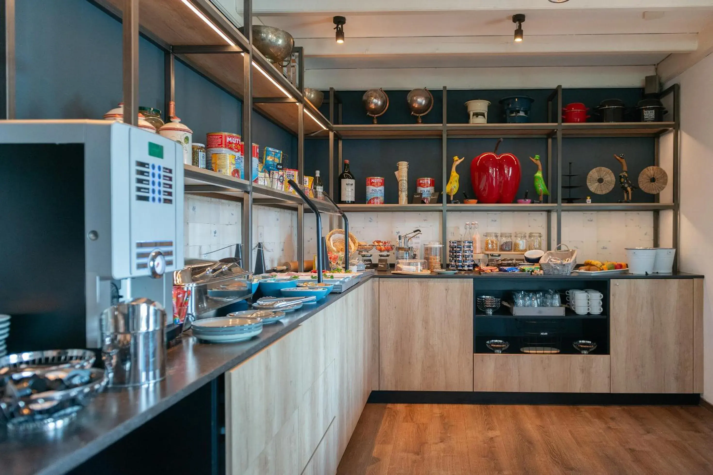 Restaurant/places to eat in Boutique Hotel Herbergh Amsterdam Airport FREE PARKING Restaurant/places to eat in Boutique Hotel Herbergh Amsterdam Airport FREE PARKING