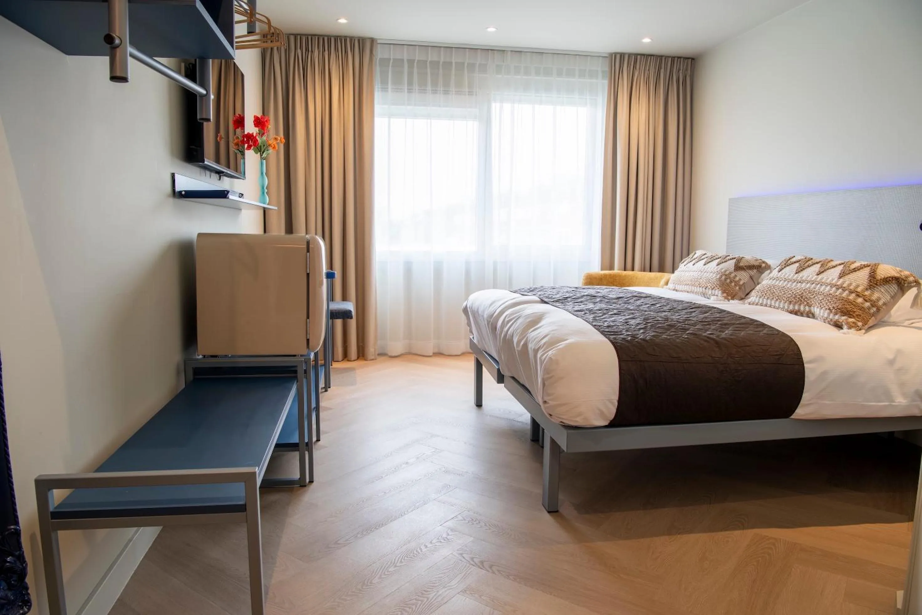 Bed in Boutique Hotel Herbergh Amsterdam Airport FREE PARKING