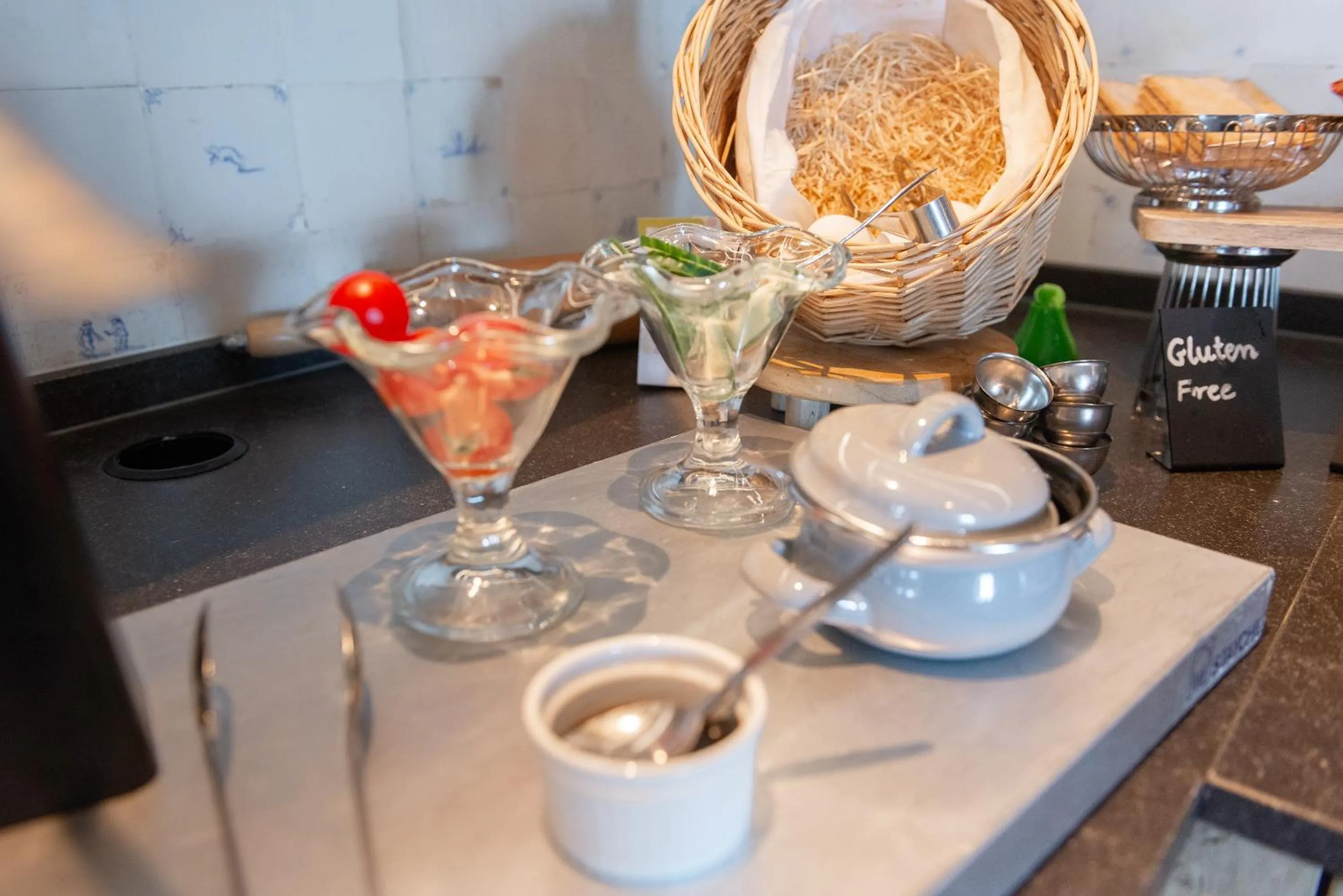 Food and drinks in Boutique Hotel Herbergh Amsterdam Airport FREE PARKING