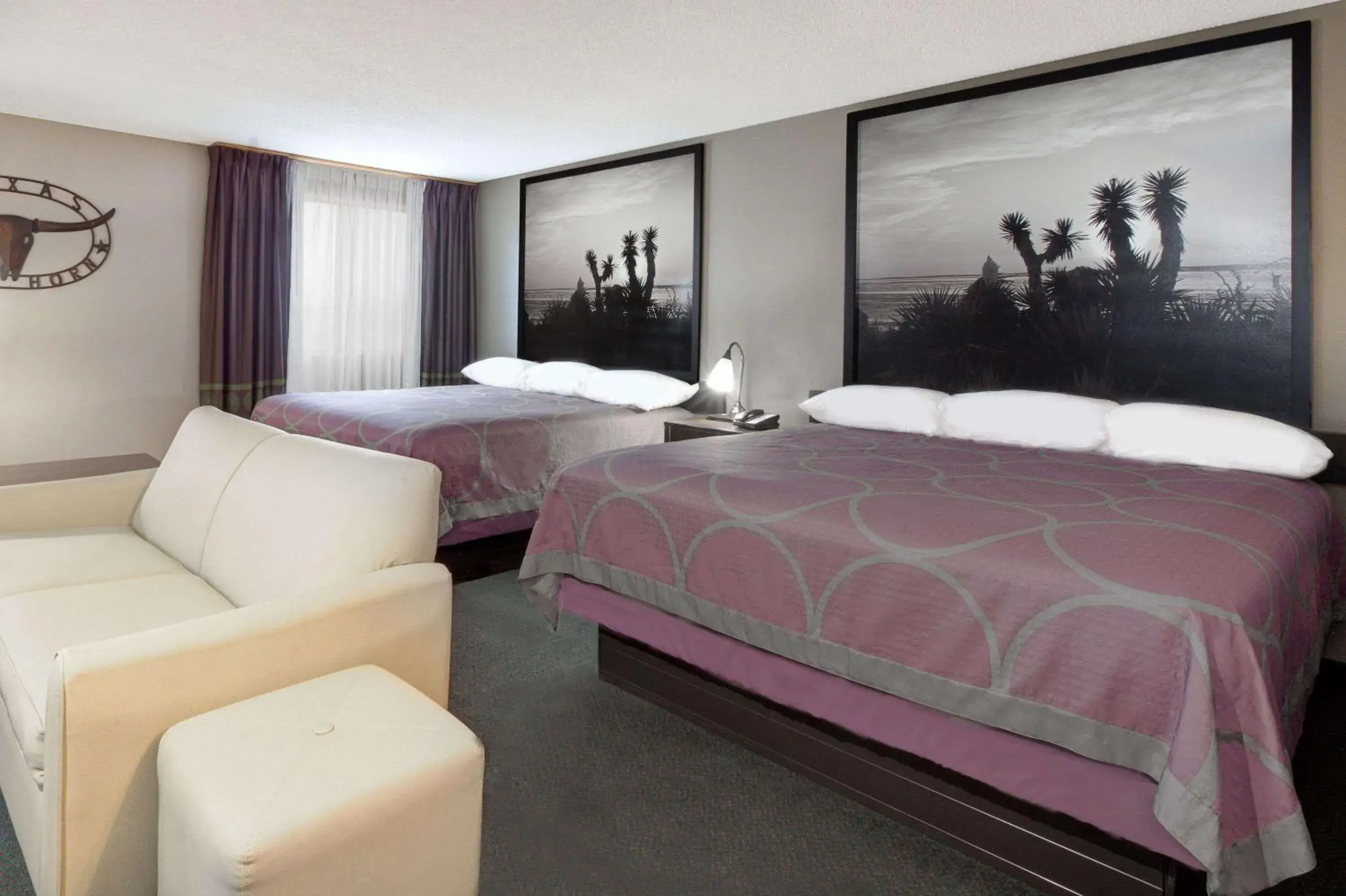 Bed in Super 8 by Wyndham Victoria/North/Mall Area Bed in Super 8 by Wyndham Victoria/North/Mall Area