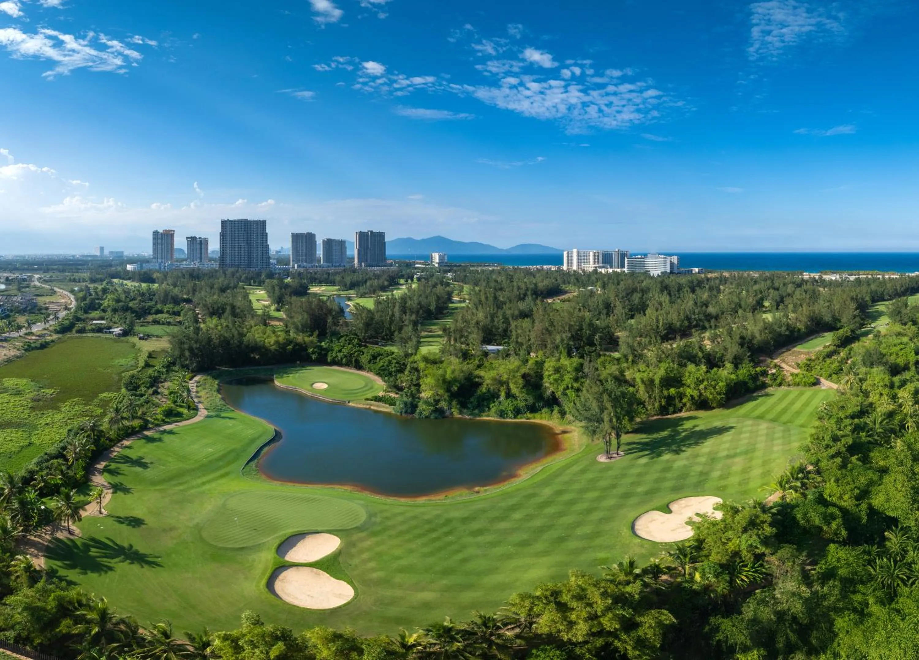 Golfcourse in Montgomerie Links Hotel & Villas