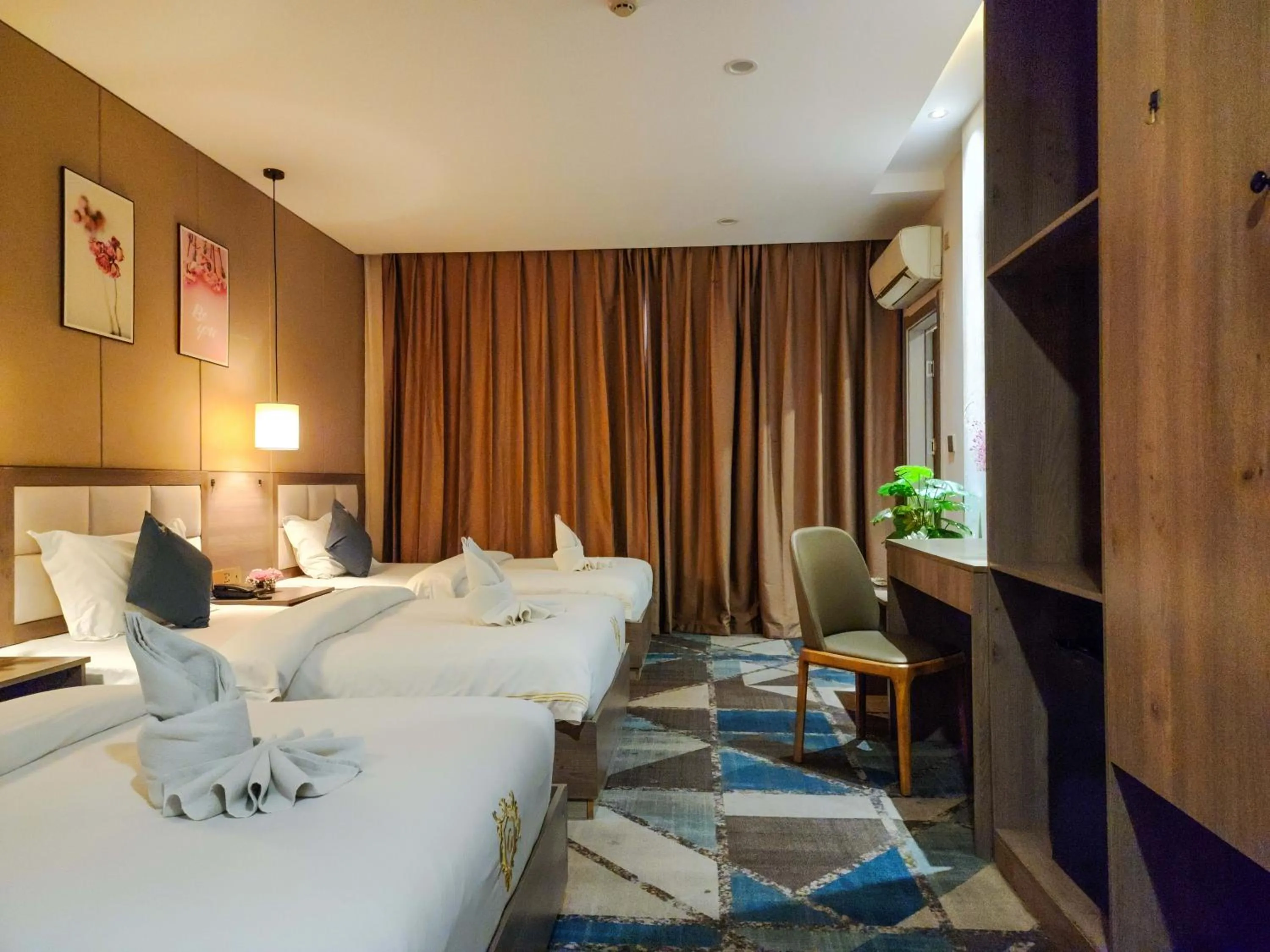 Bedroom in Sunshine Hotel