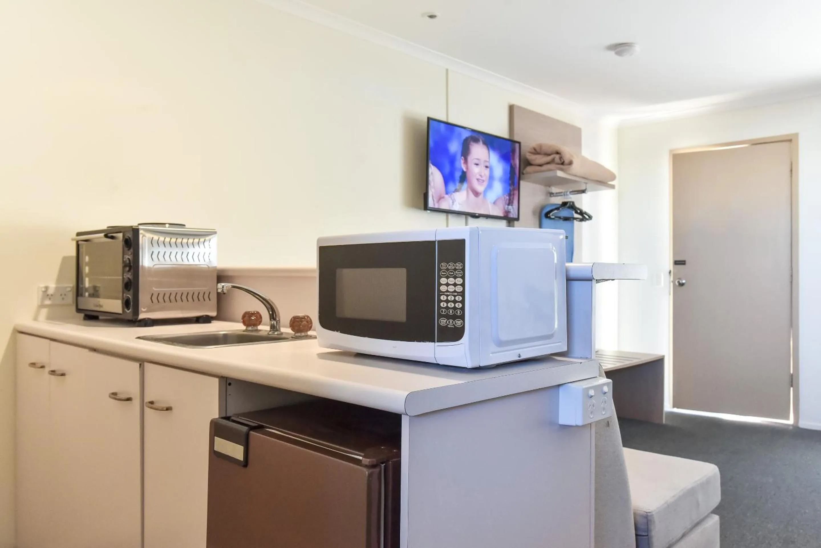 Kitchen or kitchenette in Coffs Windmill Motel
