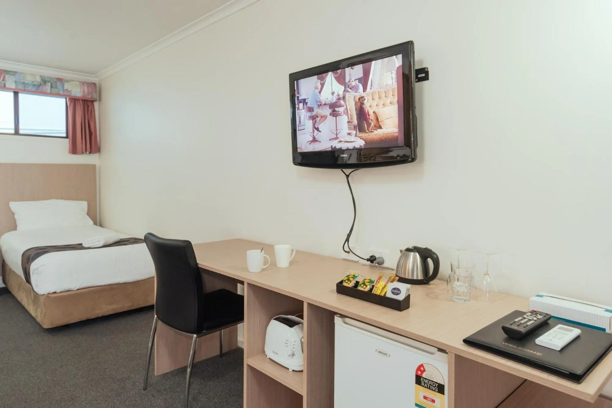 TV and multimedia, Bed in Coffs Windmill Motel