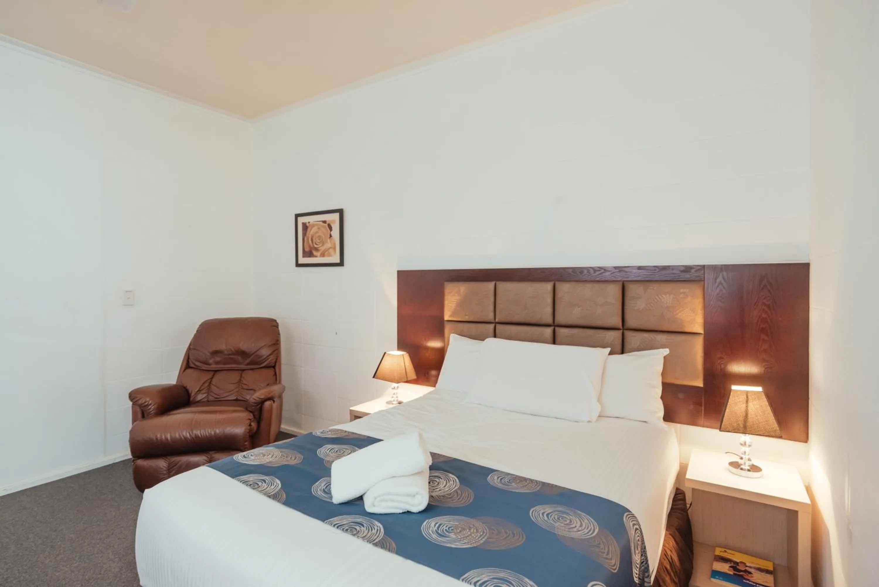 Bedroom, Bed in Coffs Windmill Motel