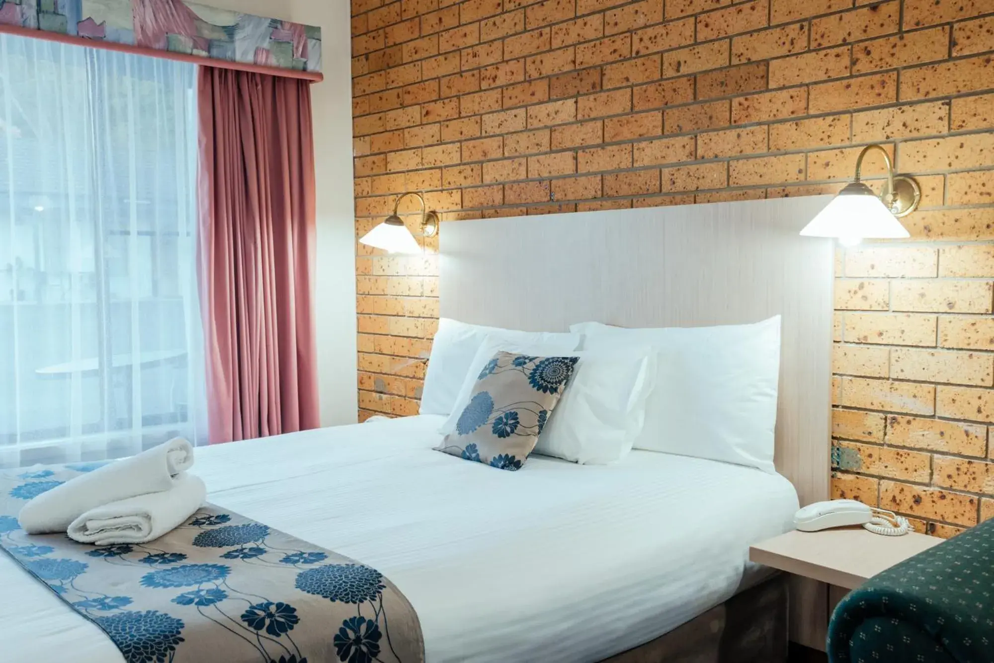 Bed in Coffs Windmill Motel Bed in Coffs Windmill Motel