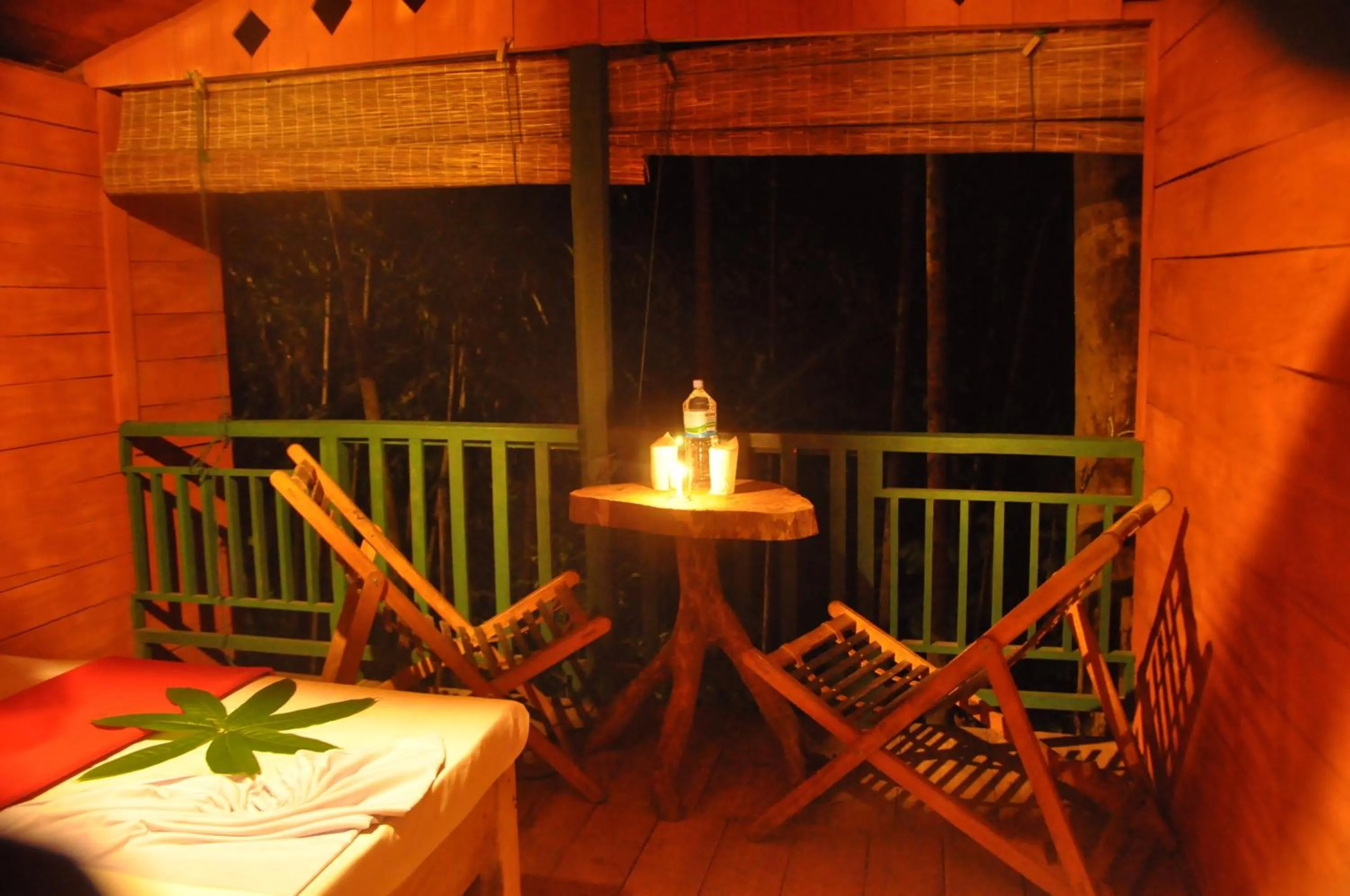 Photo of the whole room in Rafters Retreat