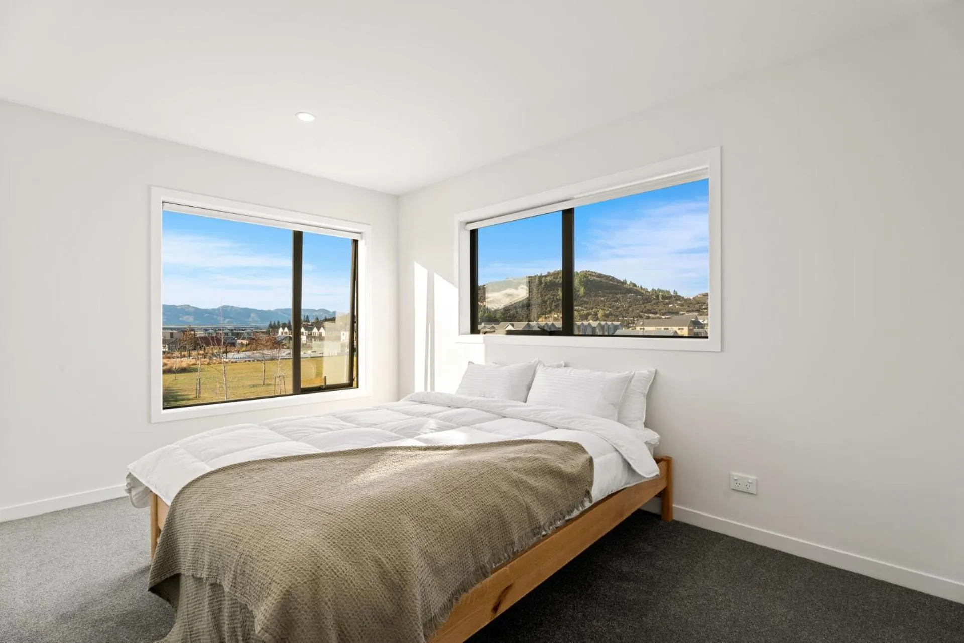Property building, Bed in Wanaka Wonder - Wanaka Holiday Home