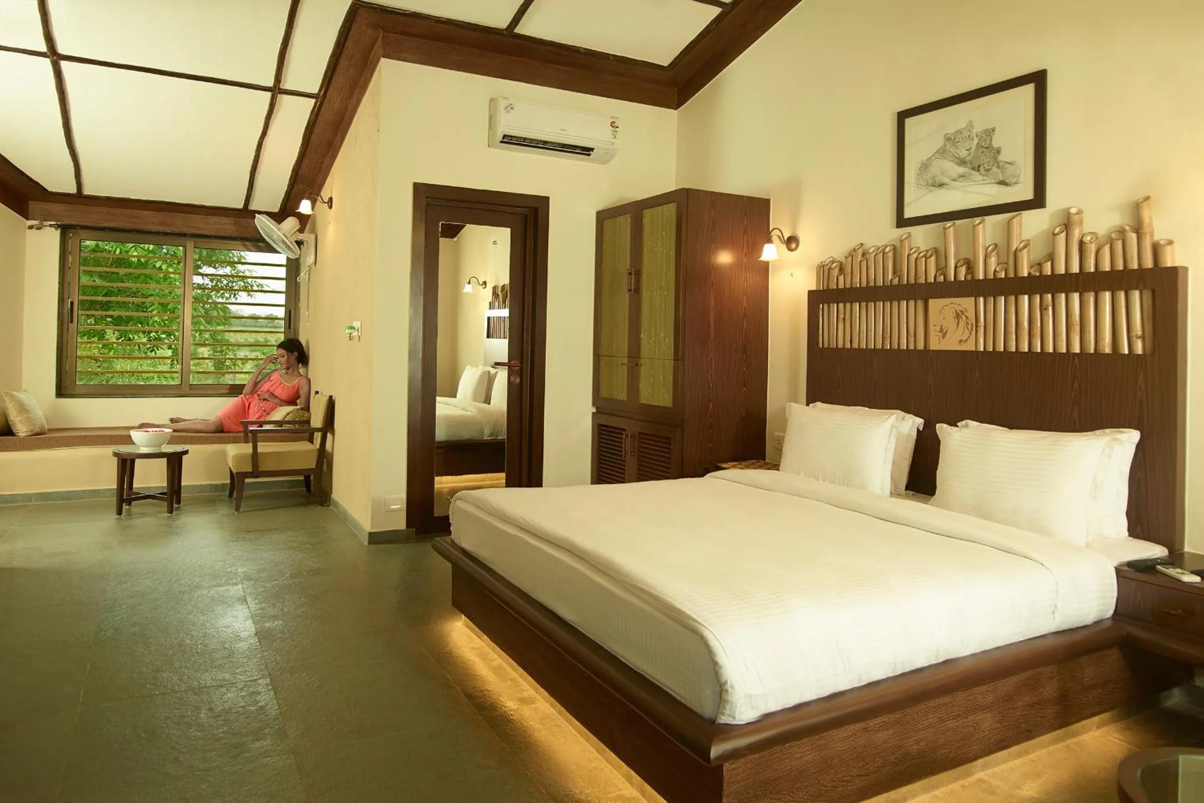 Bedroom, Bed in Asiatic Lion Lodge