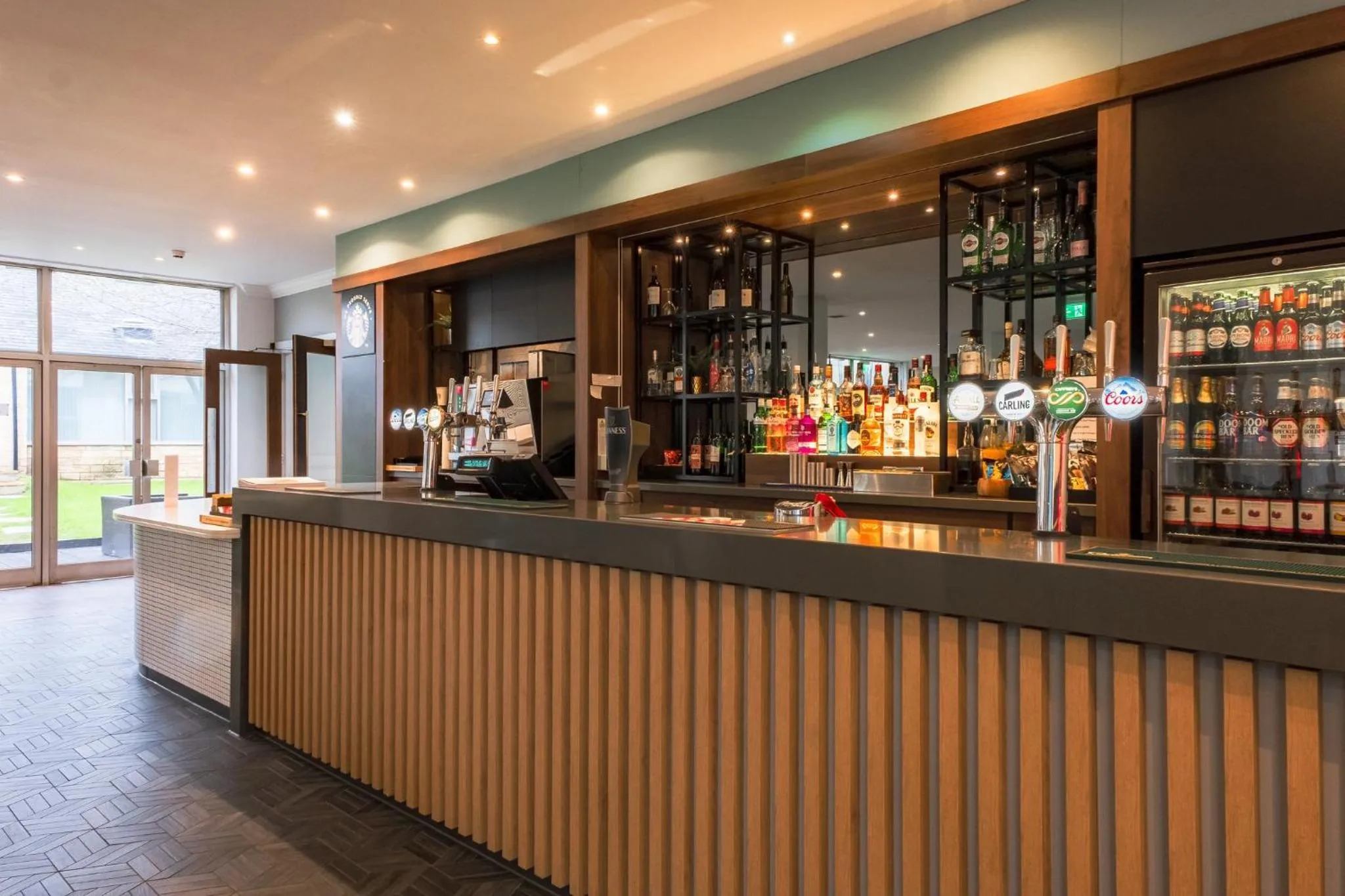 Lounge or bar in Holiday Inn Doncaster A1- M Jct 36 by IHG