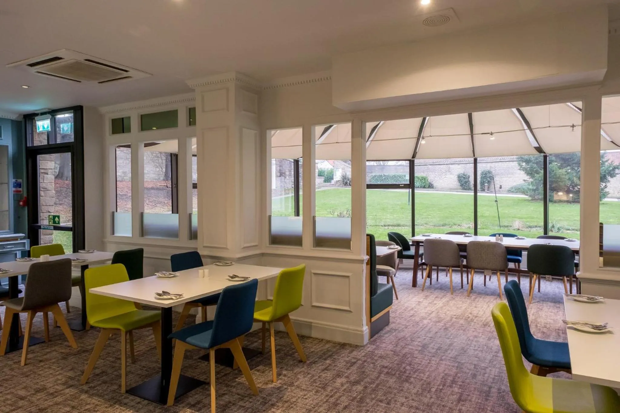 Restaurant/places to eat in Holiday Inn Doncaster A1- M Jct 36 by IHG