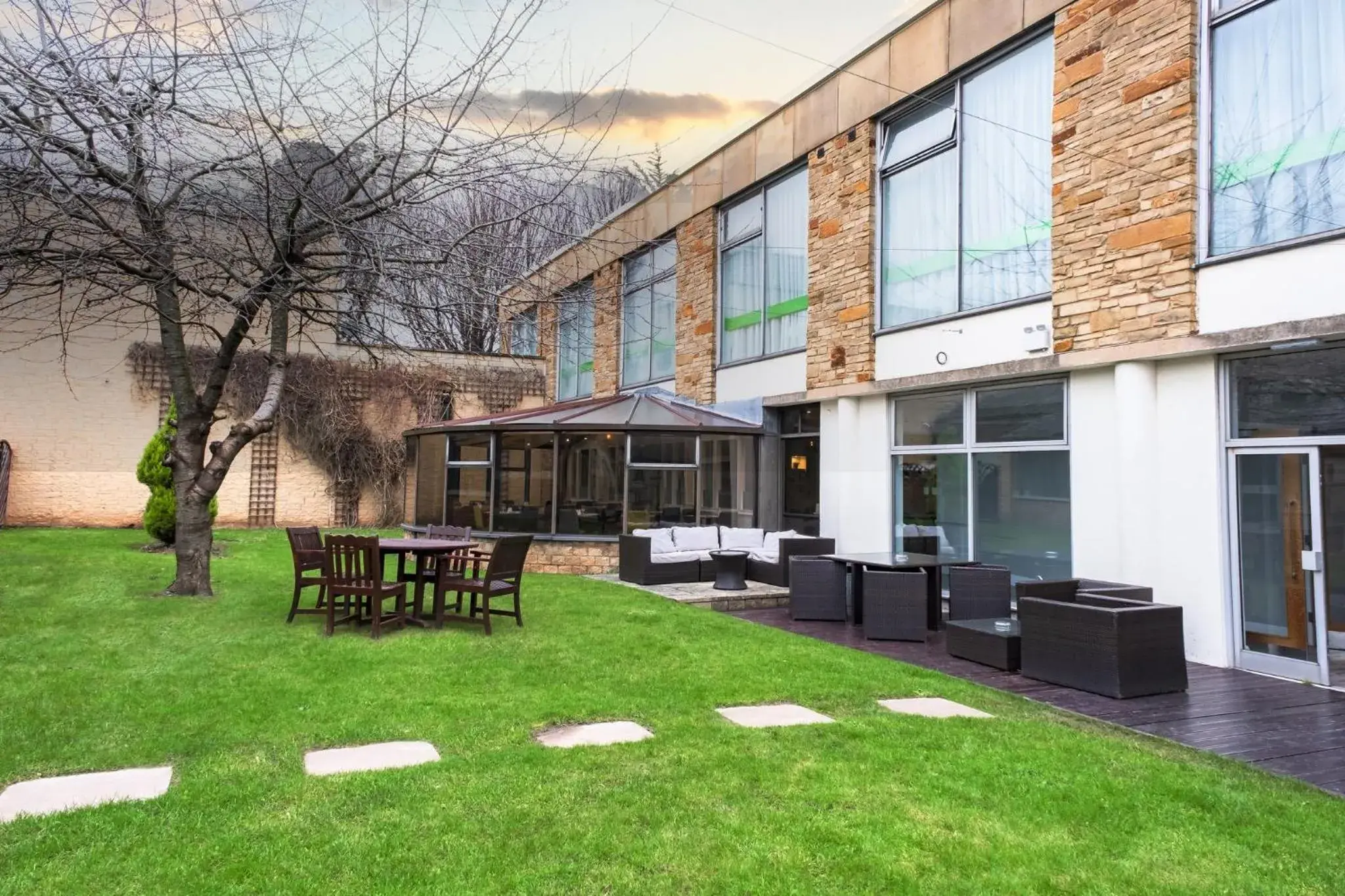 Property building in Holiday Inn Doncaster A1- M Jct 36 by IHG Property building in Holiday Inn Doncaster A1- M Jct 36 by IHG