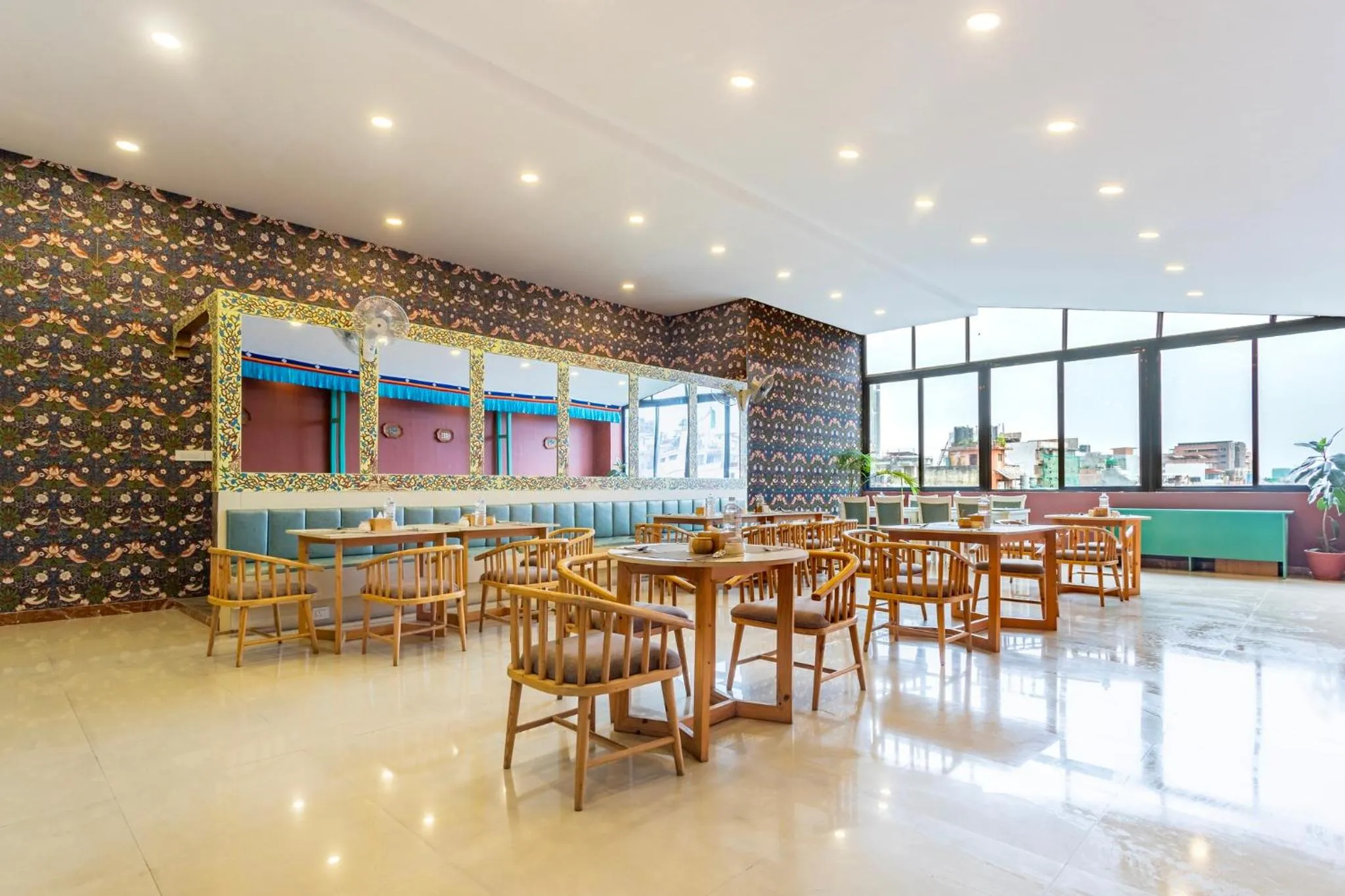 Restaurant/places to eat in Hotel Yukhang