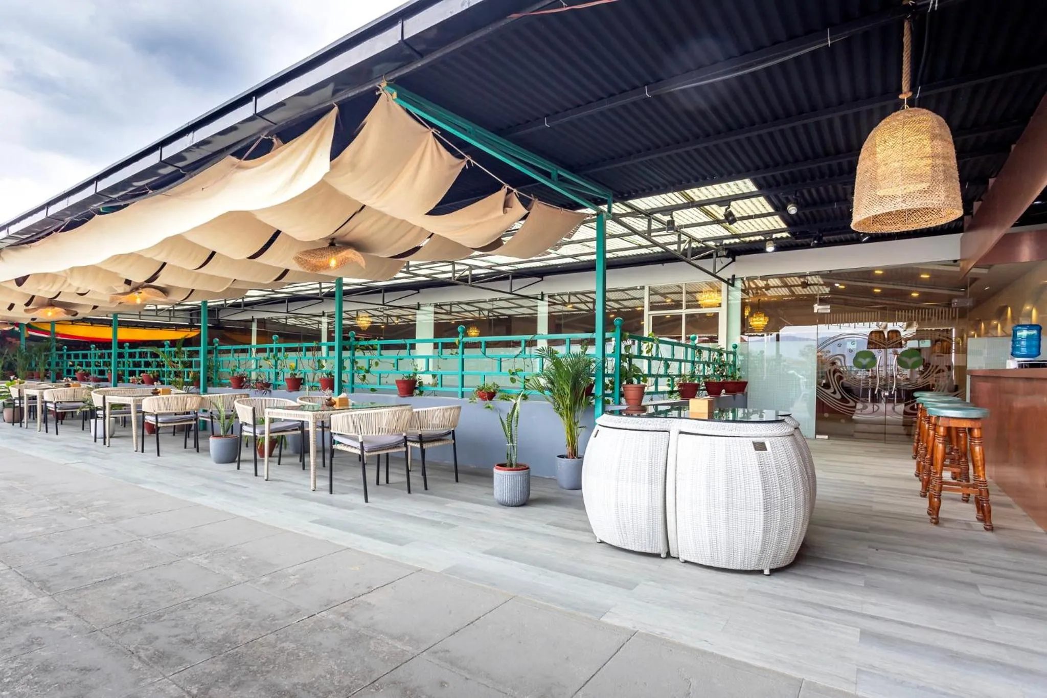 Restaurant/places to eat in Hotel Yukhang