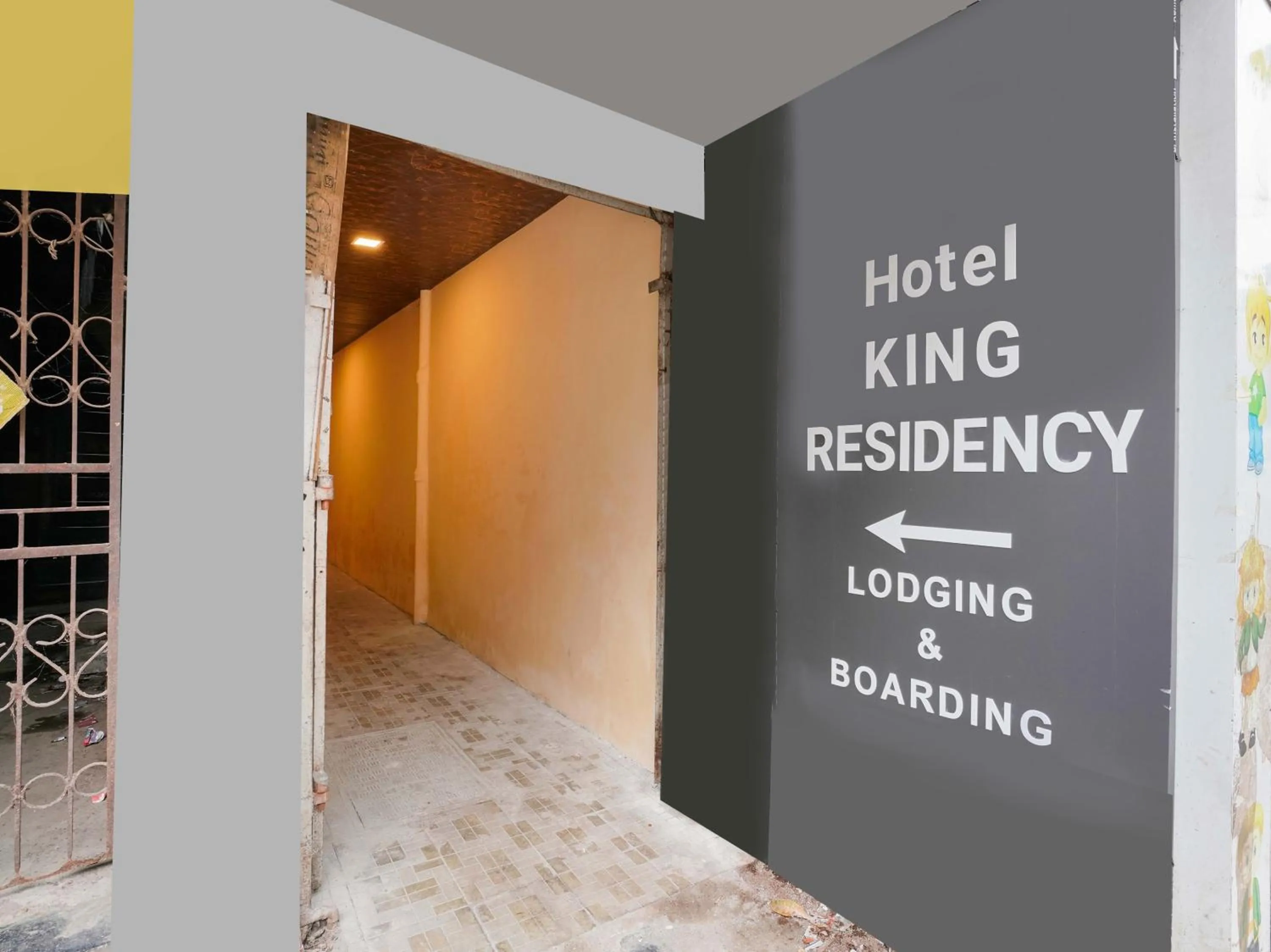 Facade/entrance in Hotel O King Residency Near Bharat Talkies