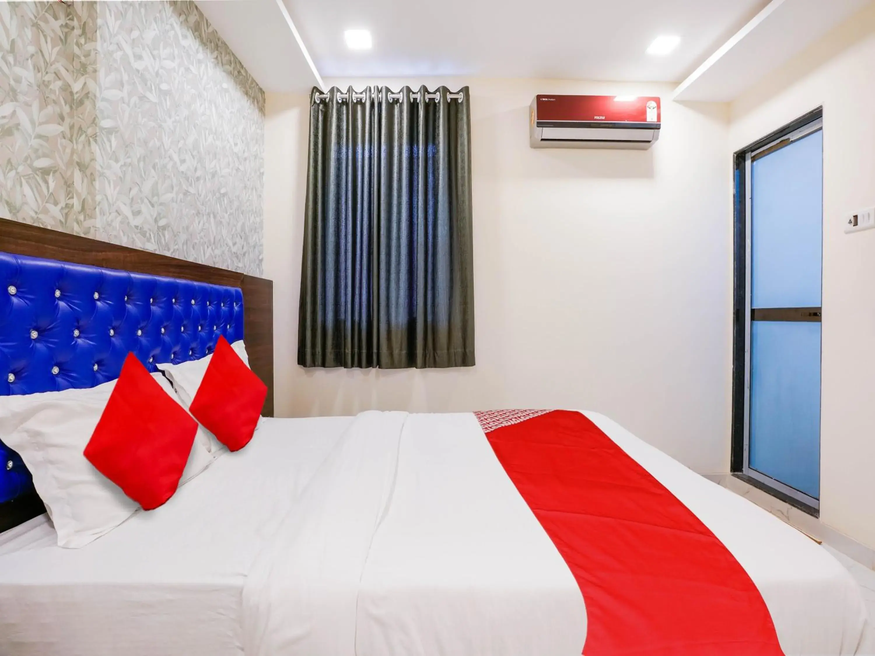 Bedroom in Hotel O King Residency Near Bharat Talkies Bedroom in Hotel O King Residency Near Bharat Talkies