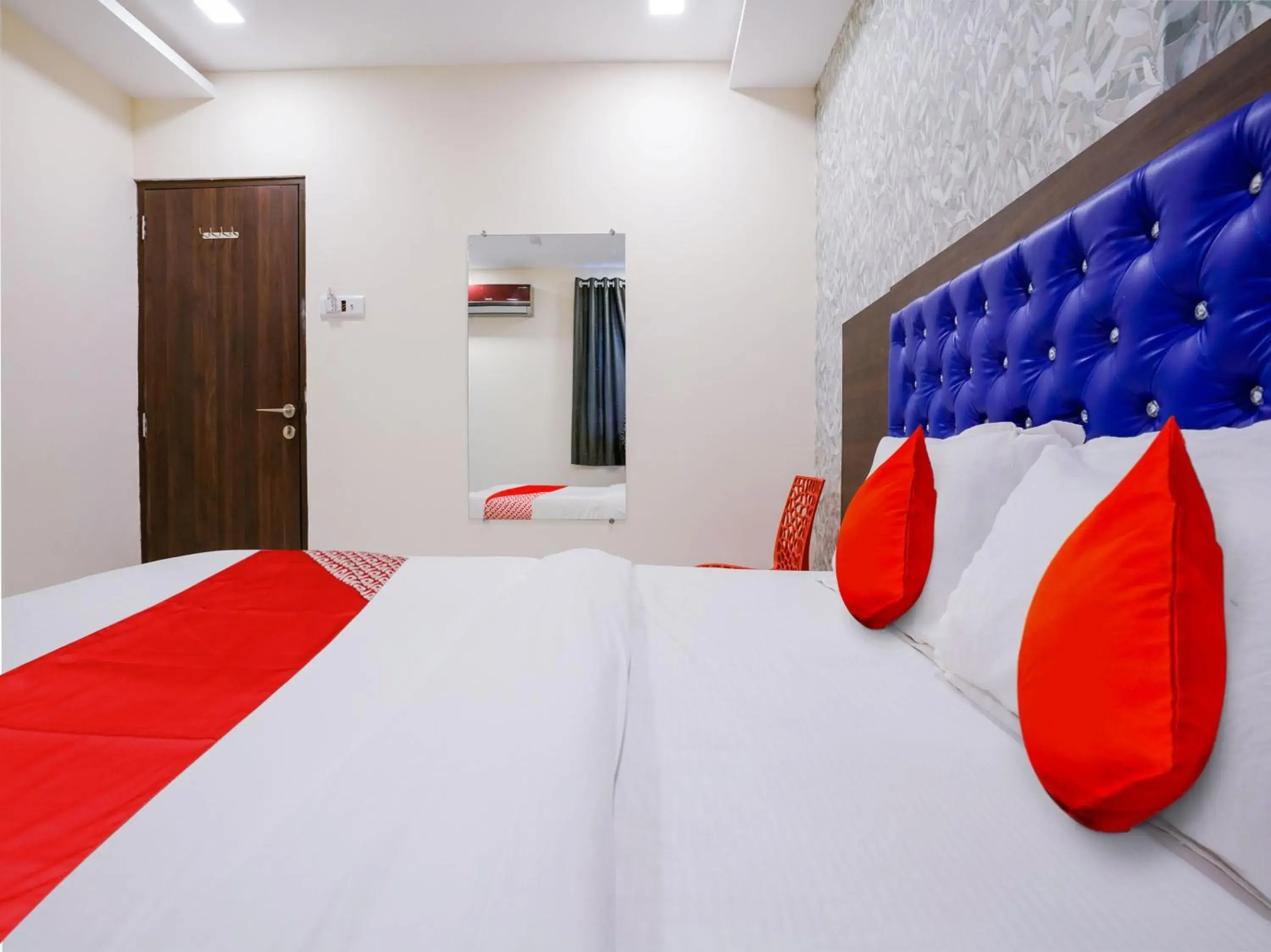 Bedroom in Hotel O King Residency Near Bharat Talkies Bedroom in Hotel O King Residency Near Bharat Talkies
