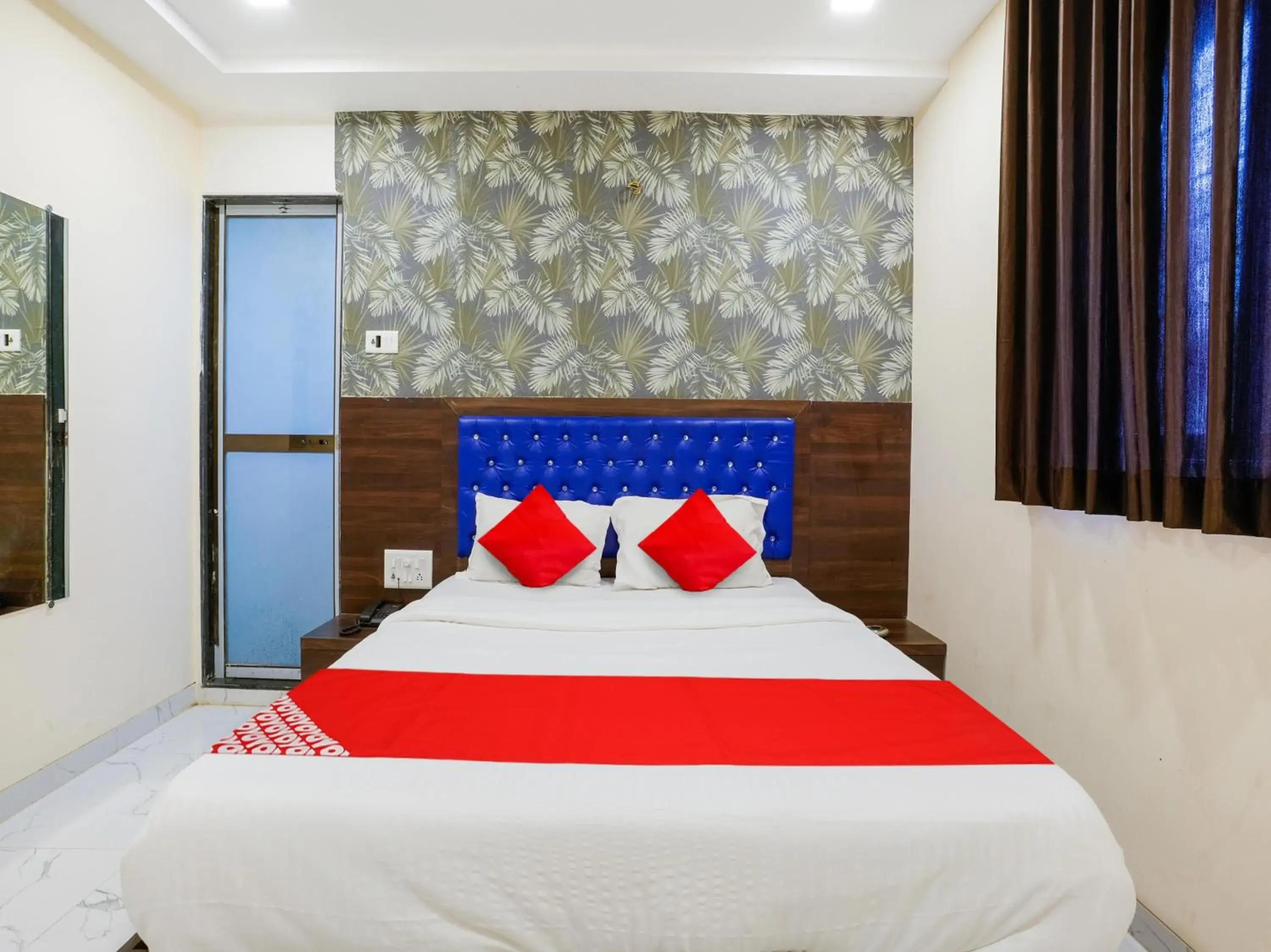Bedroom in Hotel O King Residency Near Bharat Talkies Bedroom in Hotel O King Residency Near Bharat Talkies