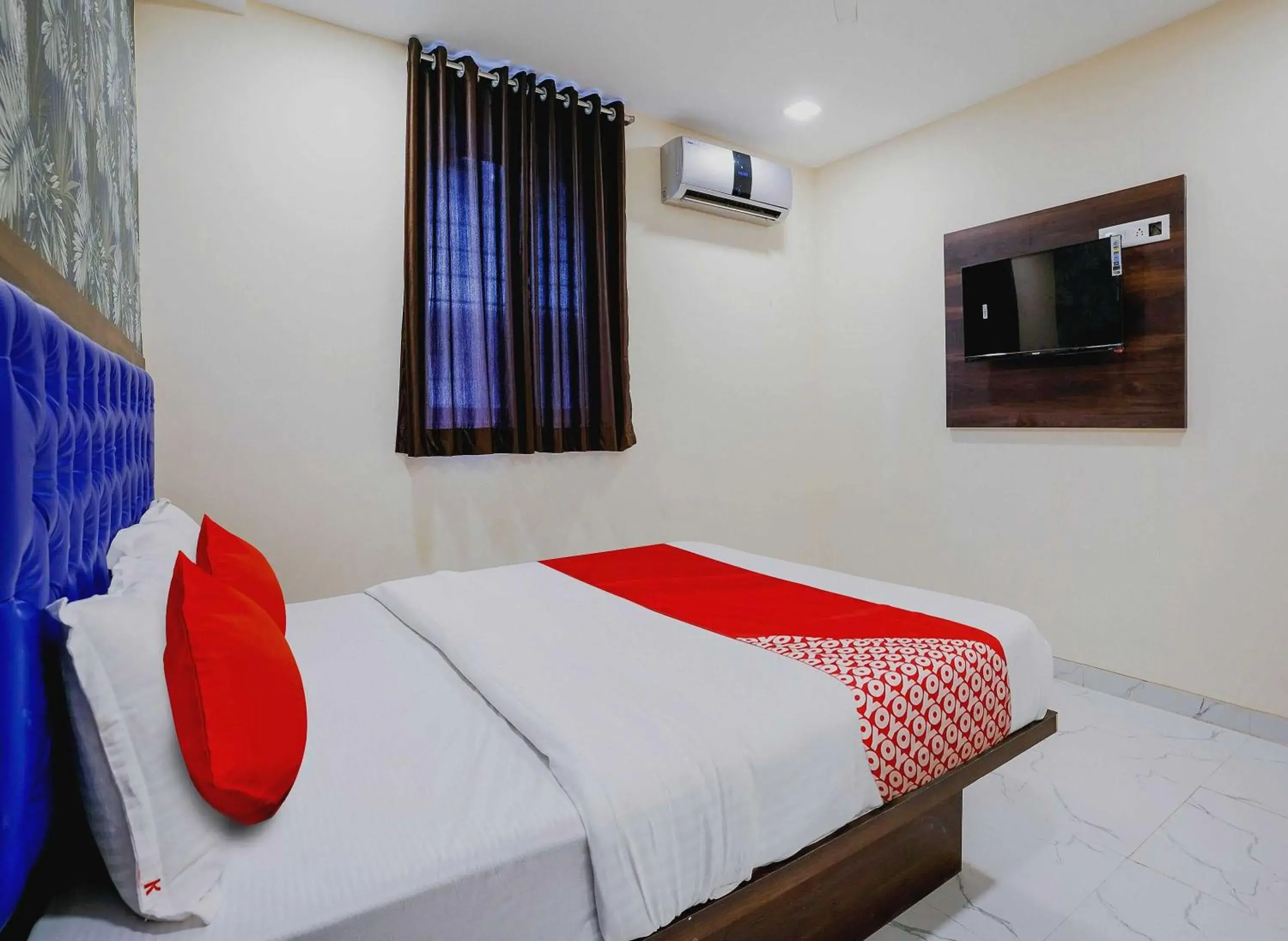 Bedroom in Hotel O King Residency Near Bharat Talkies Bedroom in Hotel O King Residency Near Bharat Talkies