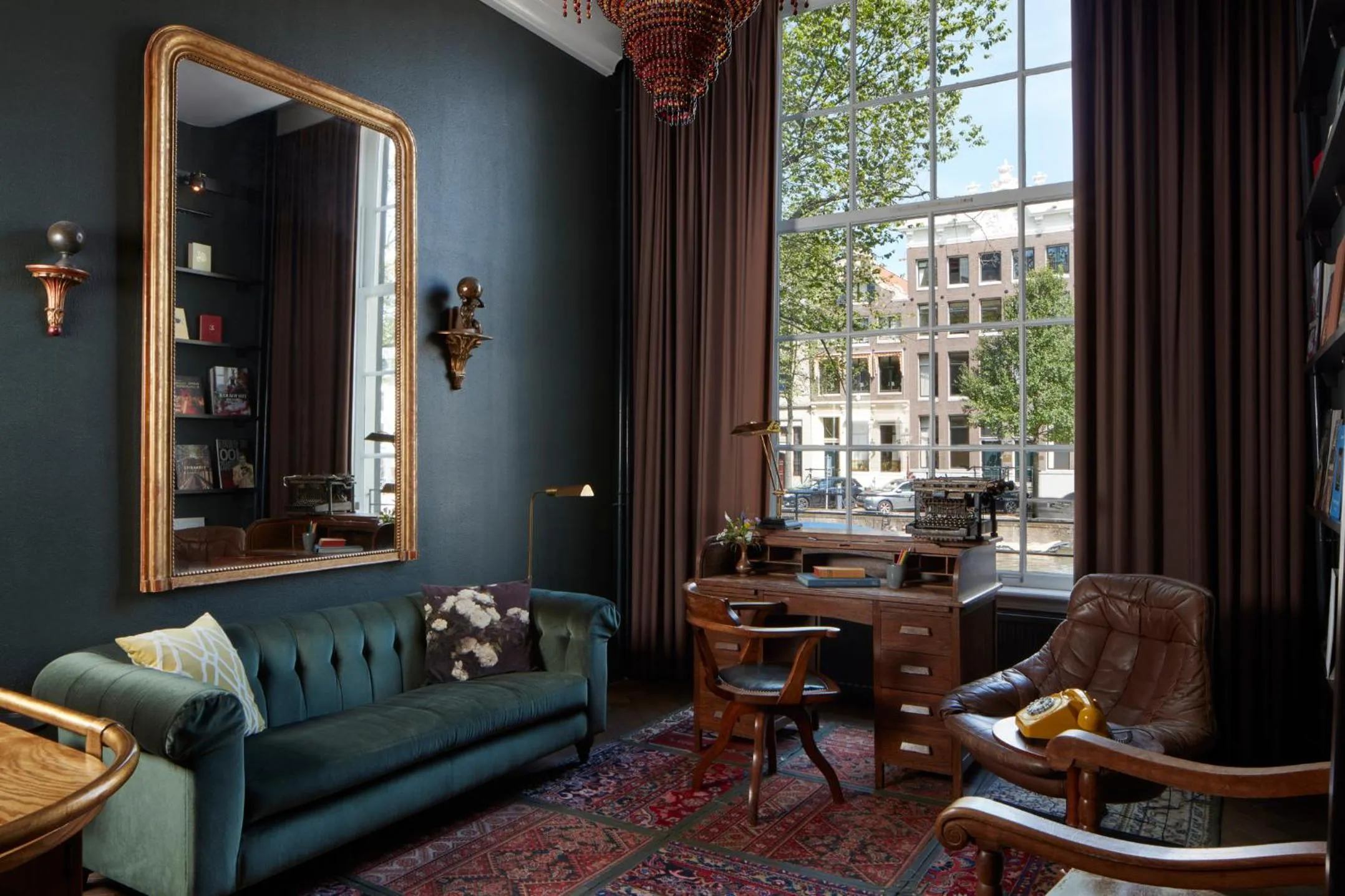 Living room in Pulitzer Amsterdam