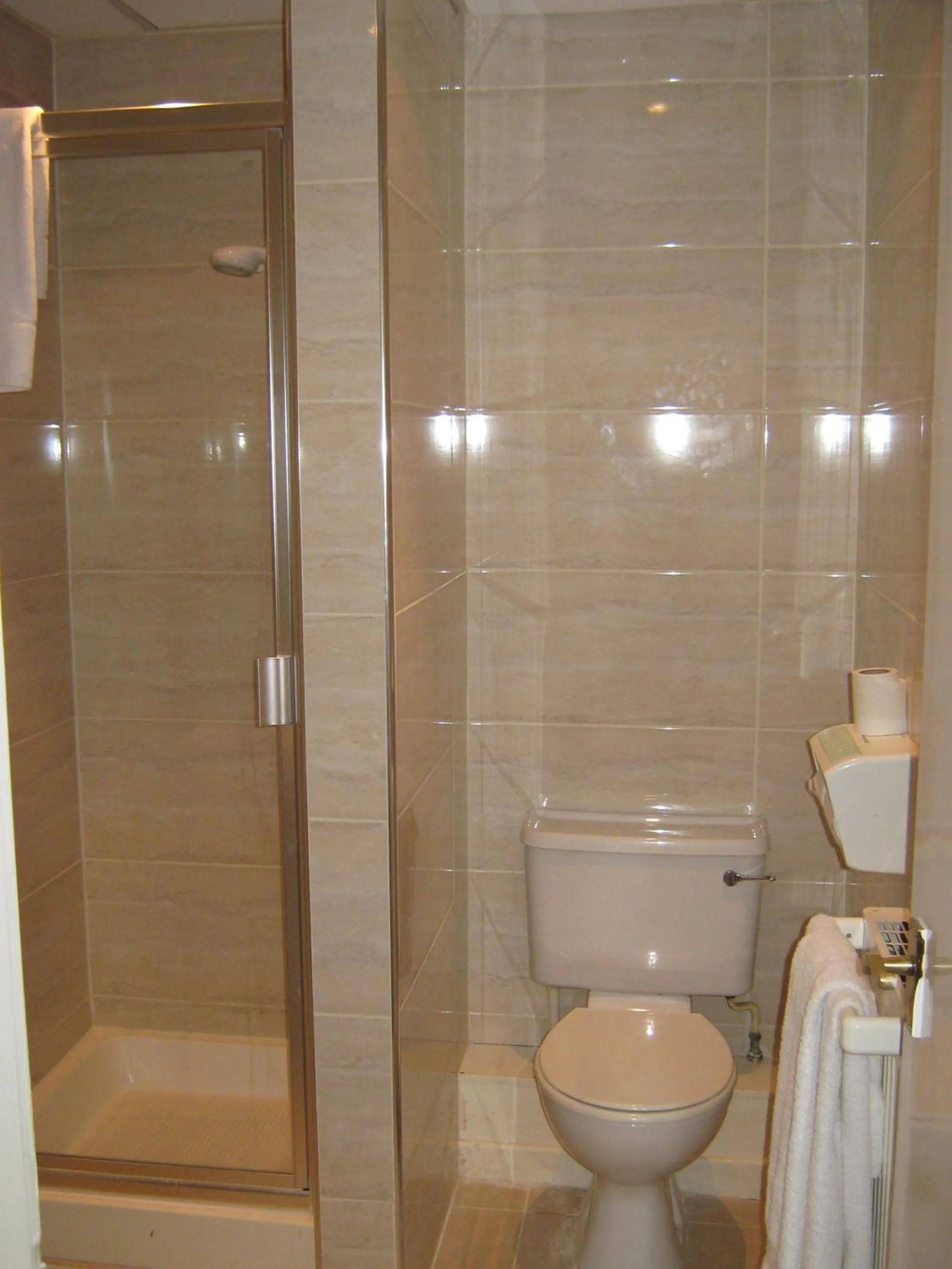 Shower, Bathroom in The Devonshire House Hotel
