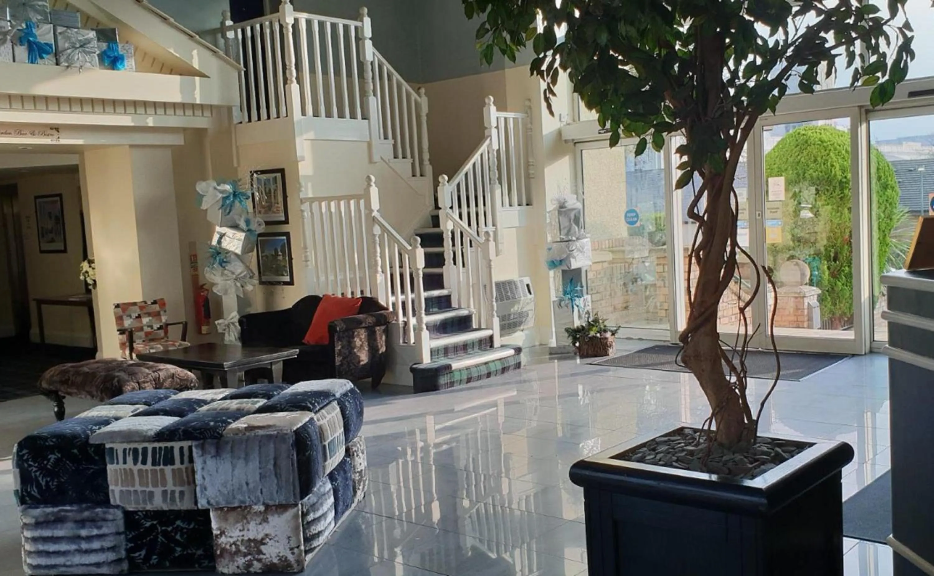 Lobby or reception in The Devonshire House Hotel