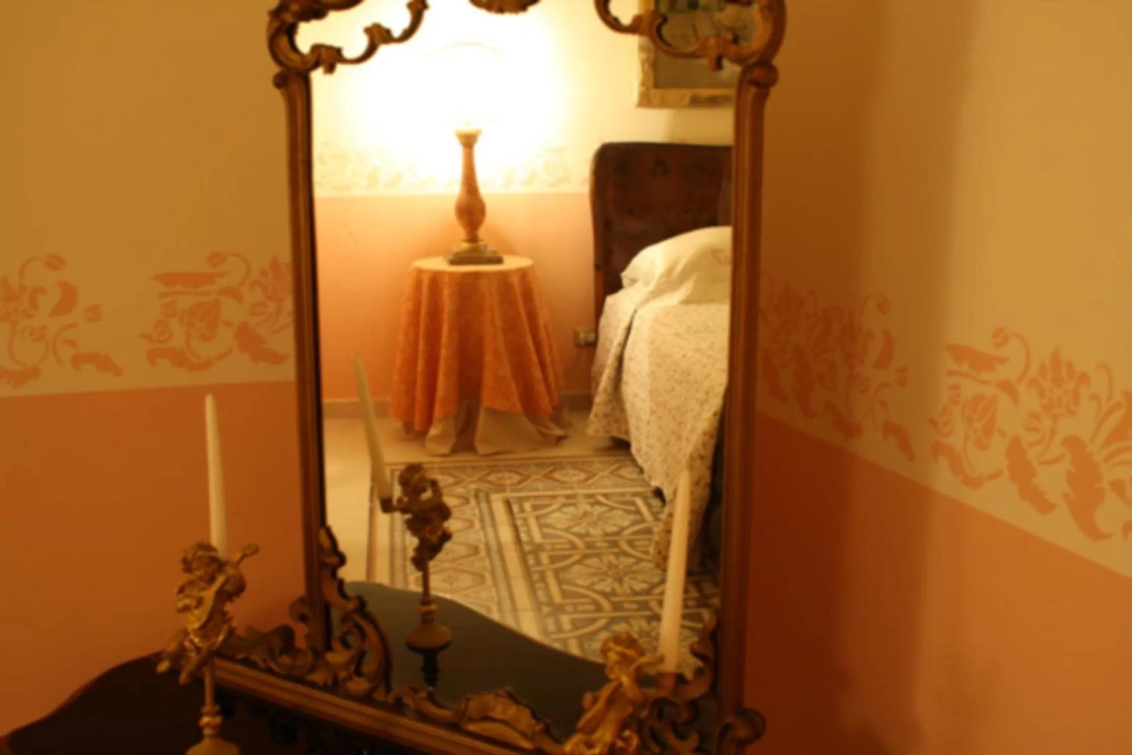 Bed in ex BENEFICIO Santa MARIA della SCALA B&B de Charme