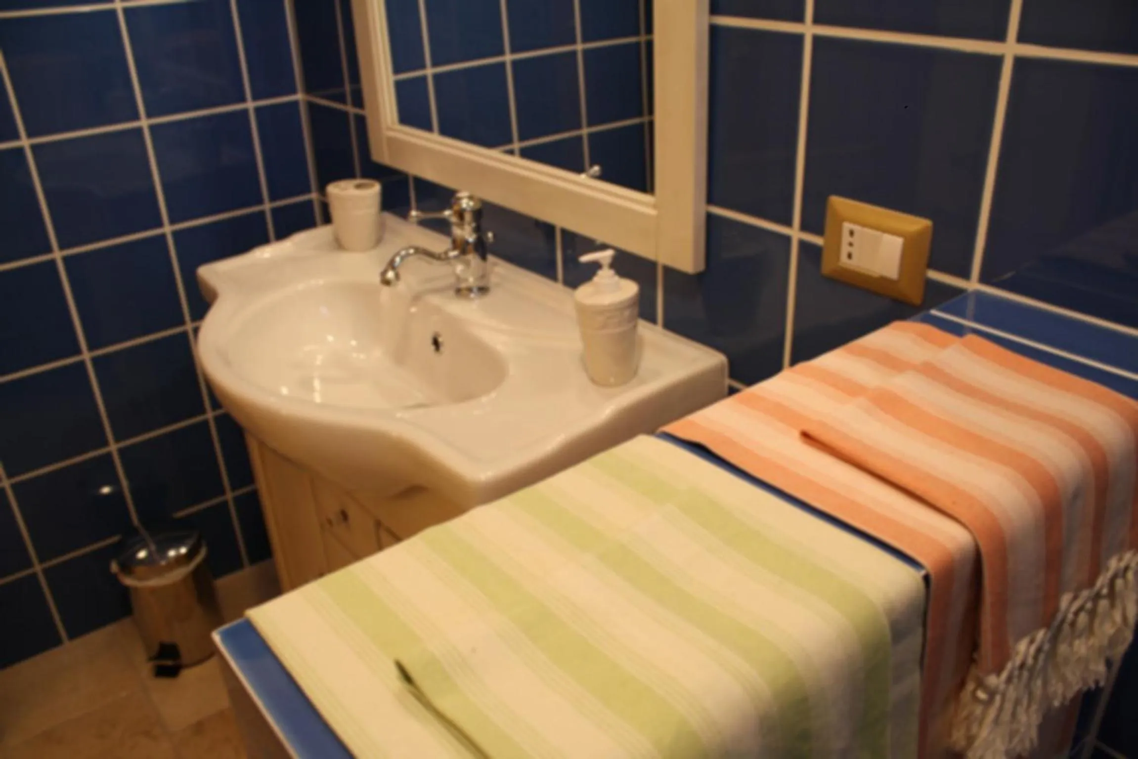 Bathroom in ex BENEFICIO Santa MARIA della SCALA B&B de Charme