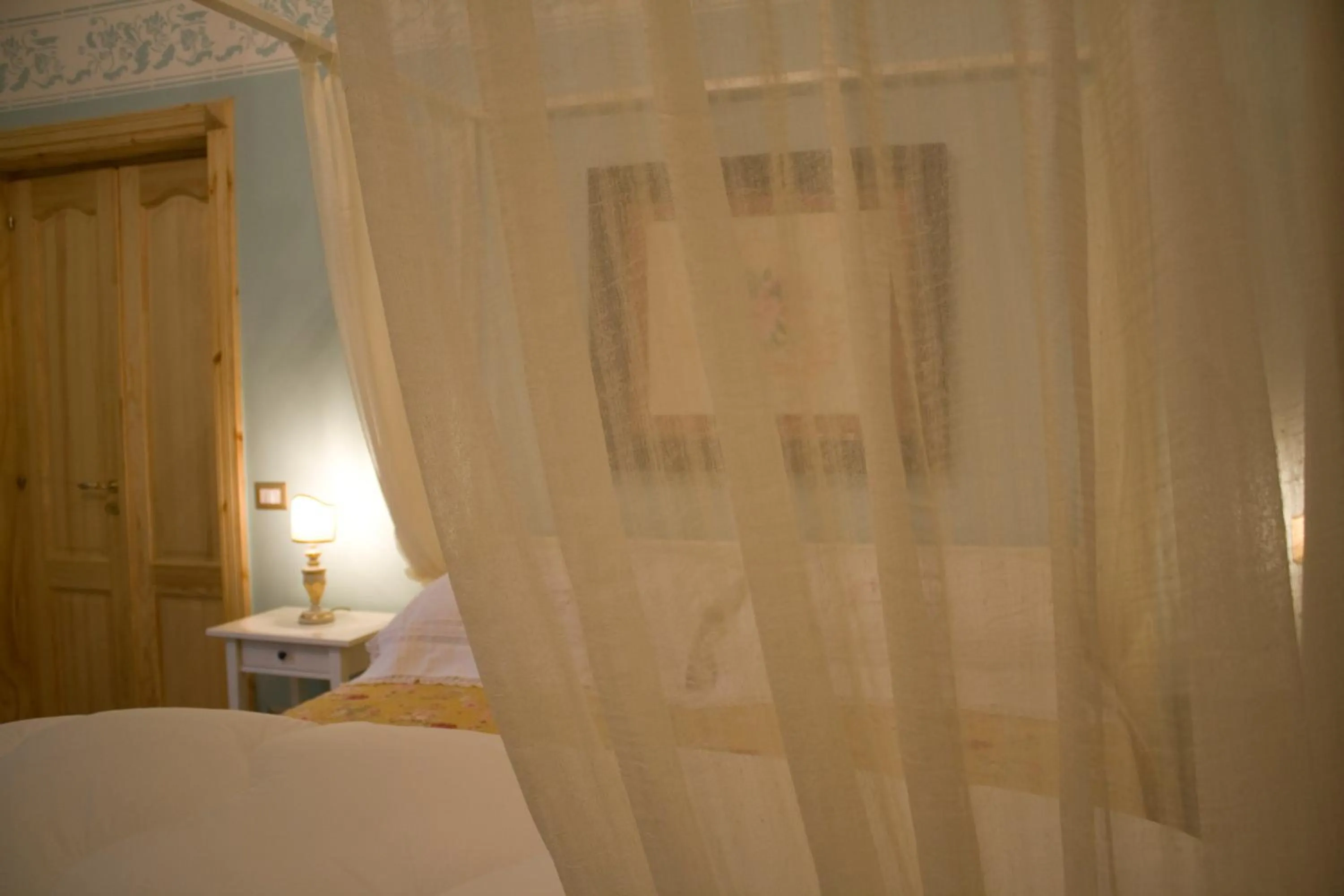 Decorative detail, Bed in ex BENEFICIO Santa MARIA della SCALA B&B de Charme