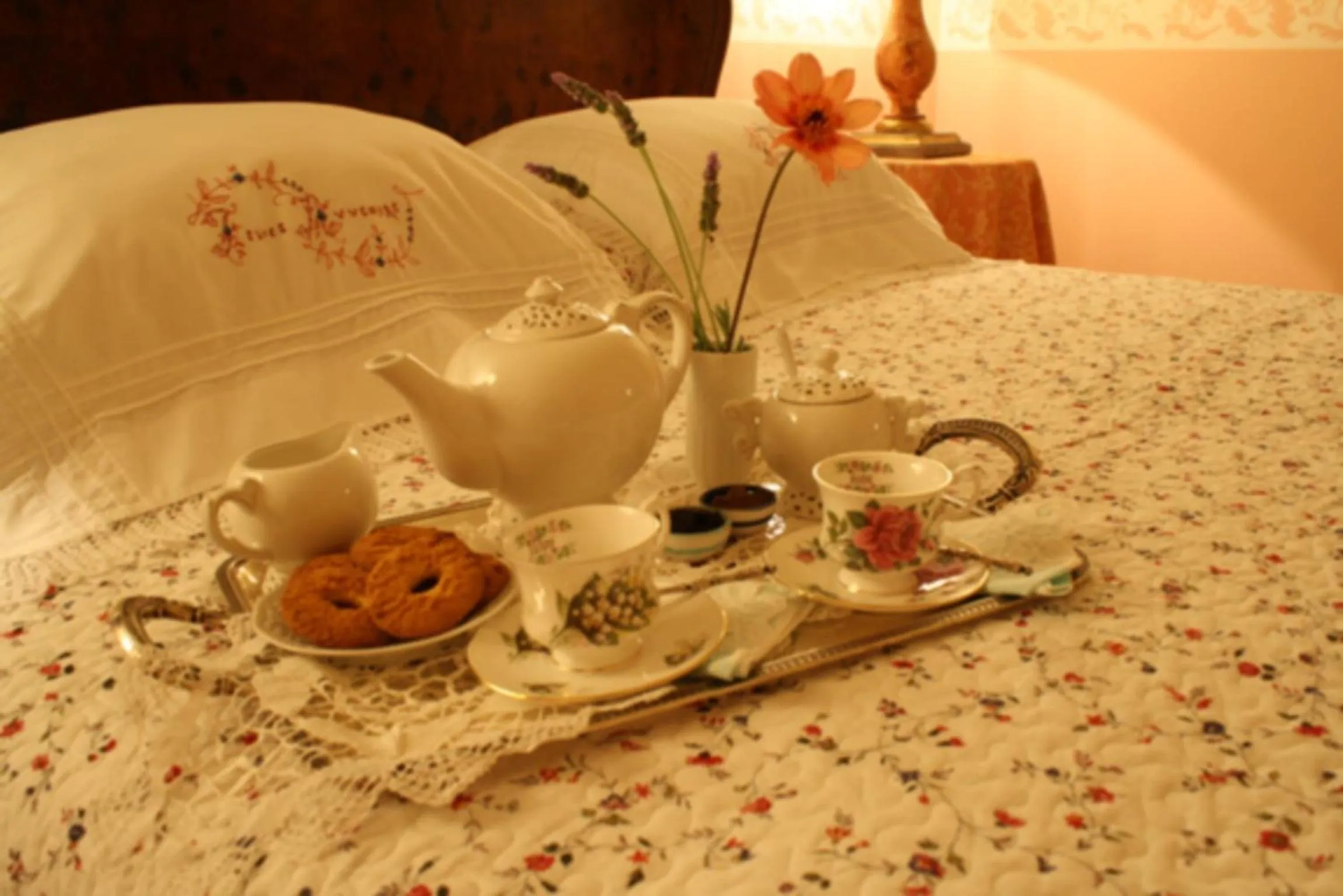 Decorative detail, Bed in ex BENEFICIO Santa MARIA della SCALA B&B de Charme