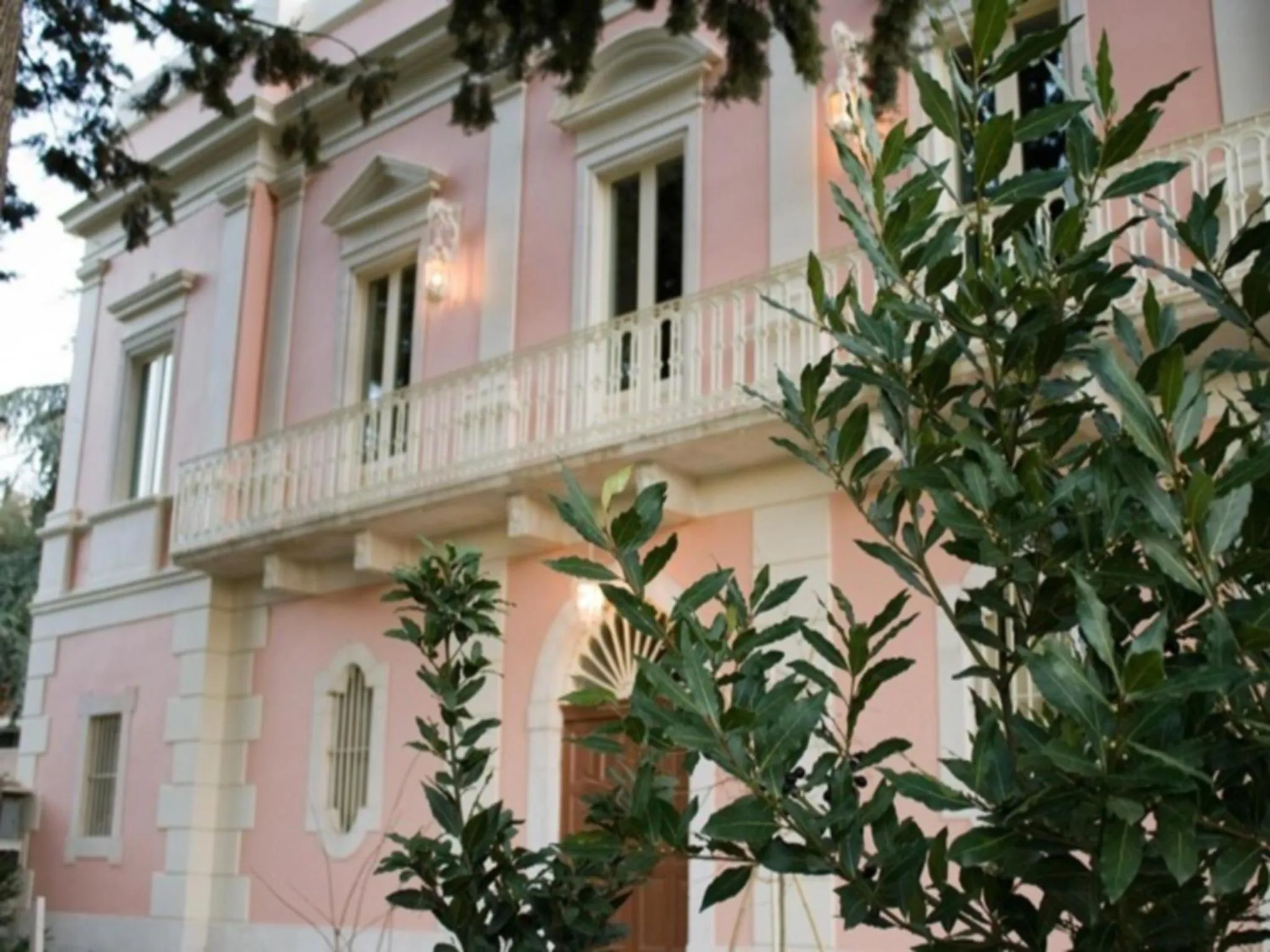 Facade/entrance in ex BENEFICIO Santa MARIA della SCALA B&B de Charme