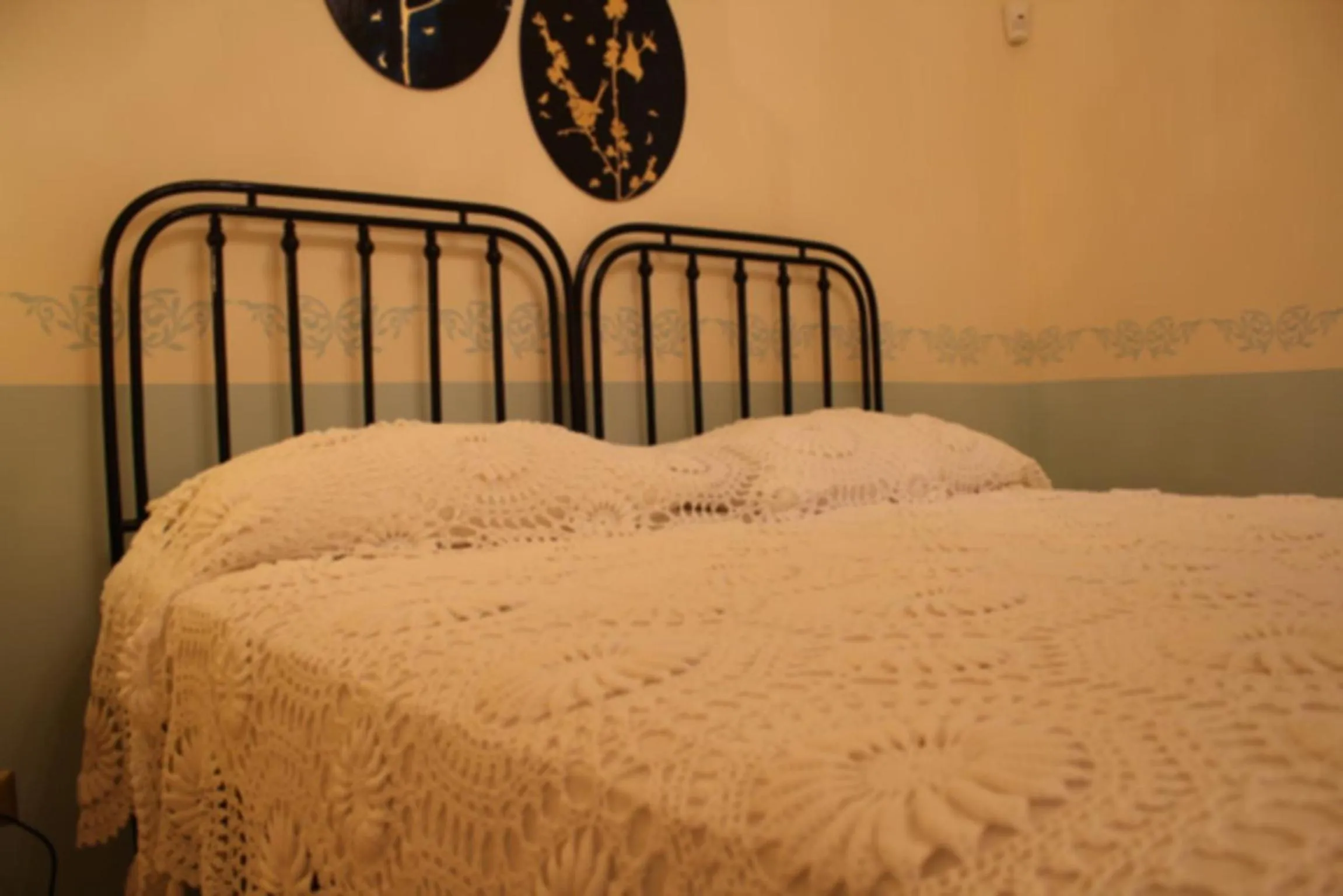 Decorative detail, Bed in ex BENEFICIO Santa MARIA della SCALA B&B de Charme