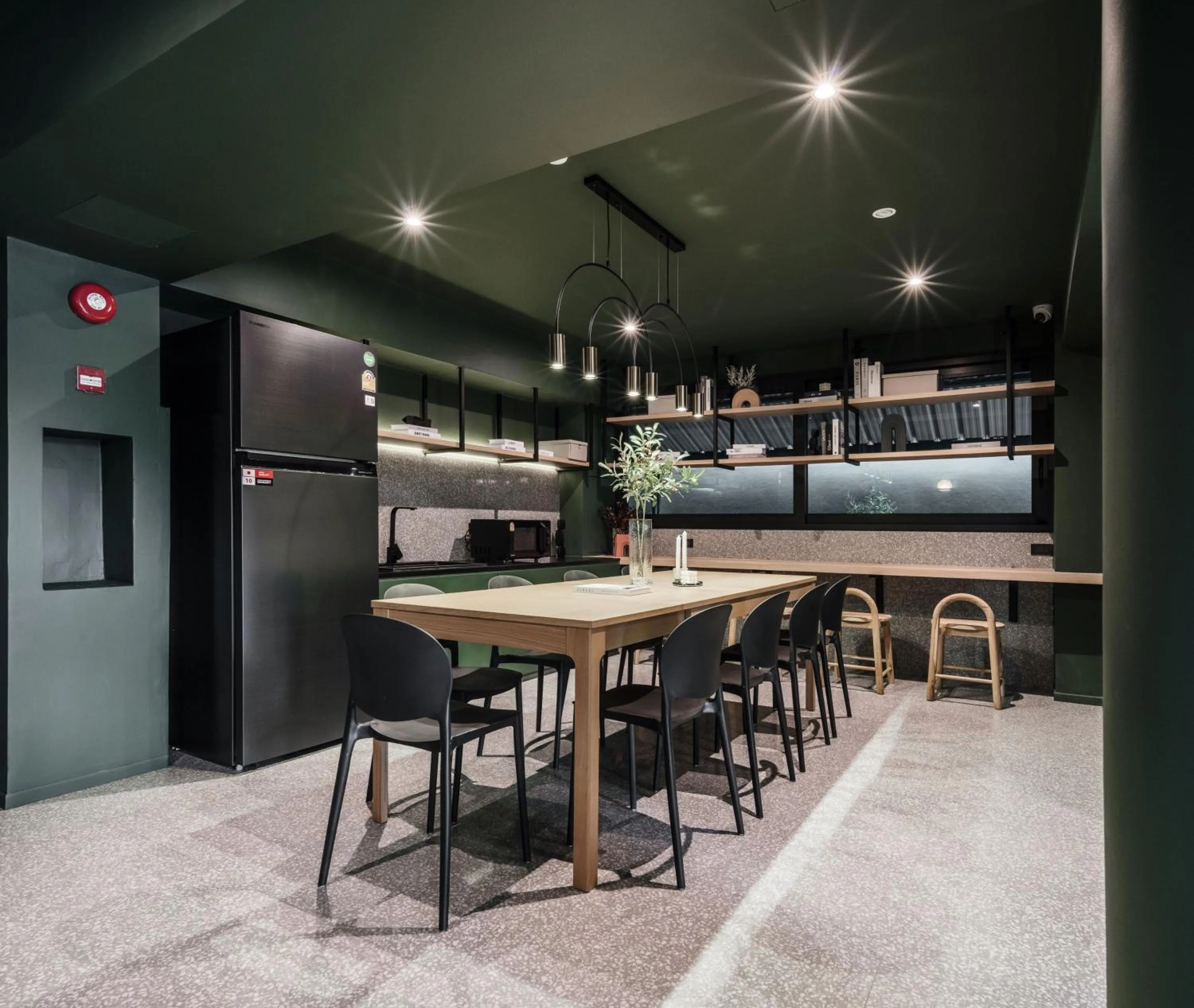 Communal kitchen in Cher Hostel Bangkok