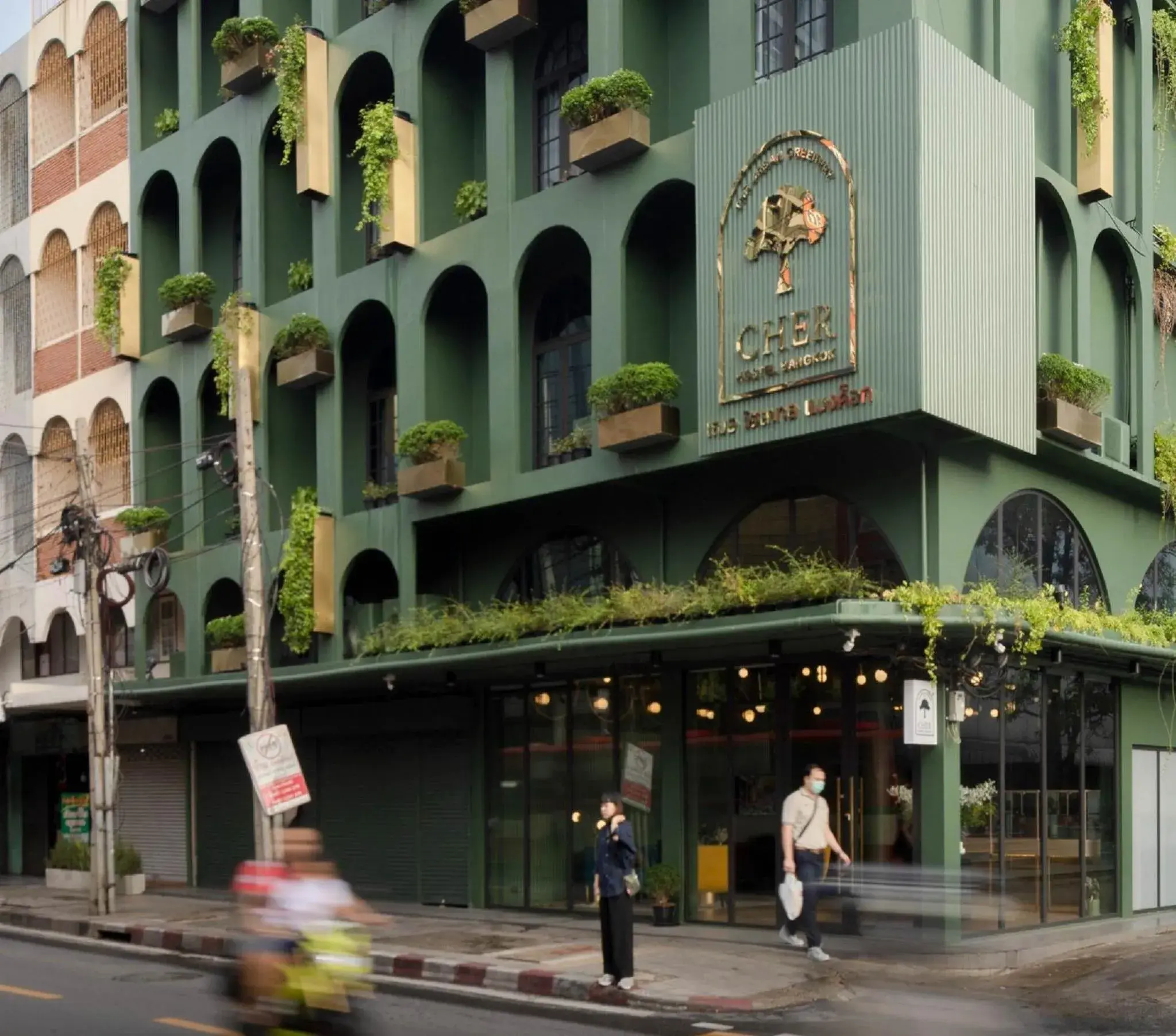 Property building in Cher Hostel Bangkok Property building in Cher Hostel Bangkok