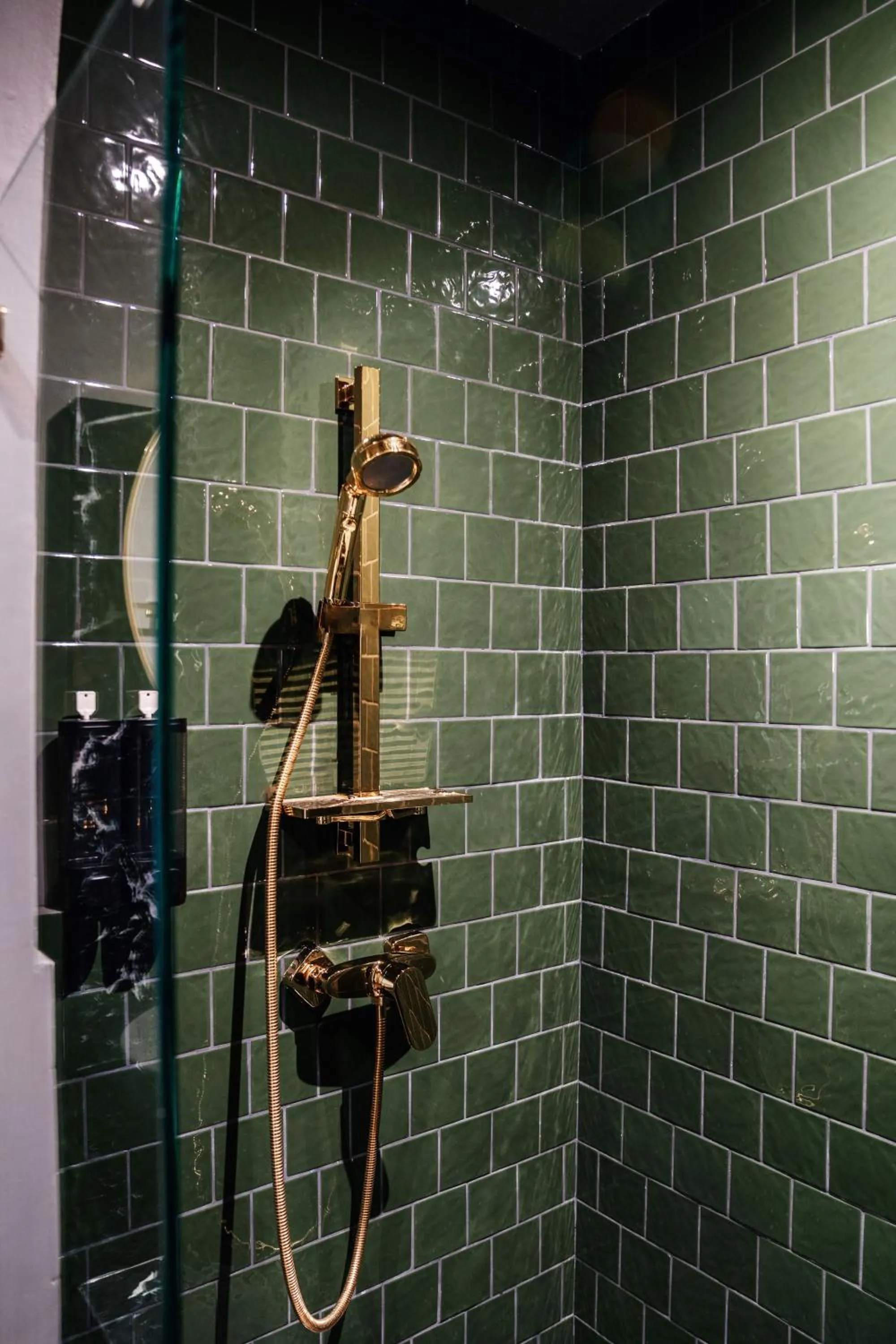 Shower in Cher Hostel Bangkok