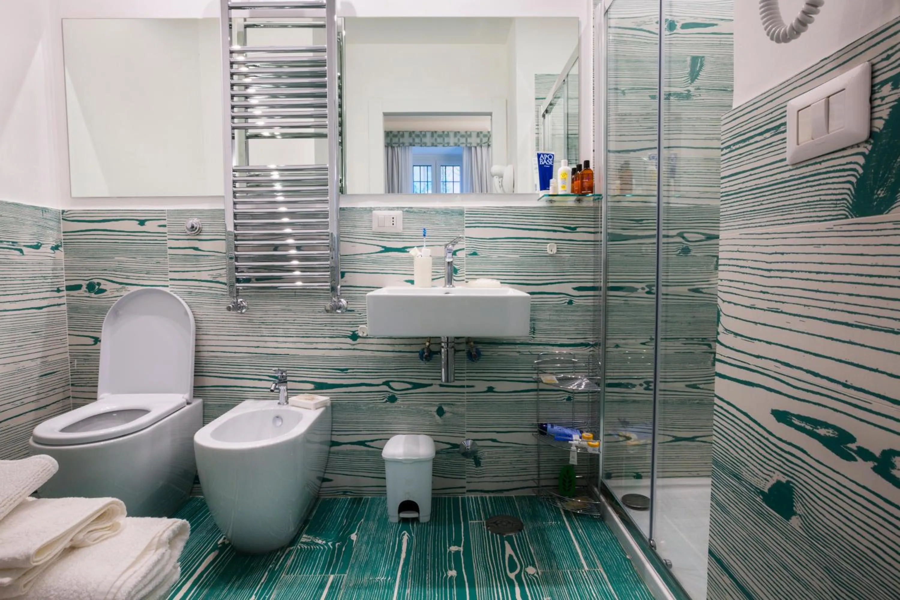 Shower in Divine Bed & Breakfast