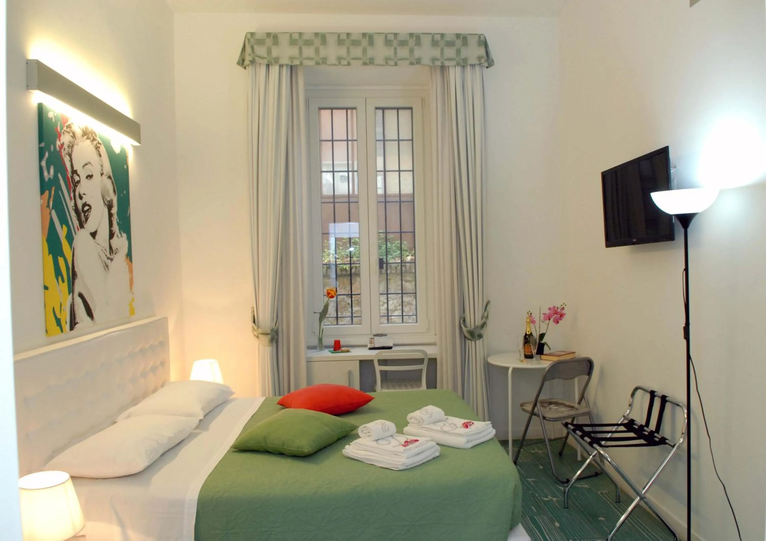 Bedroom, Bed in Divine Bed & Breakfast