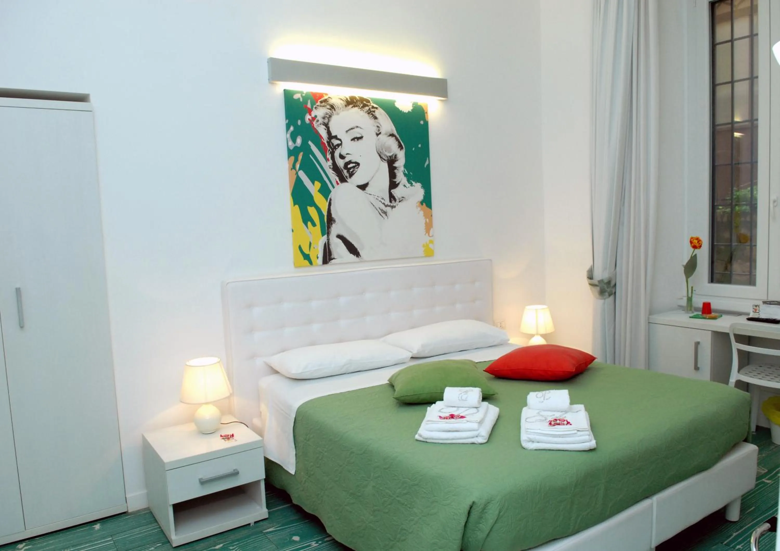 Bedroom, Bed in Divine Bed & Breakfast