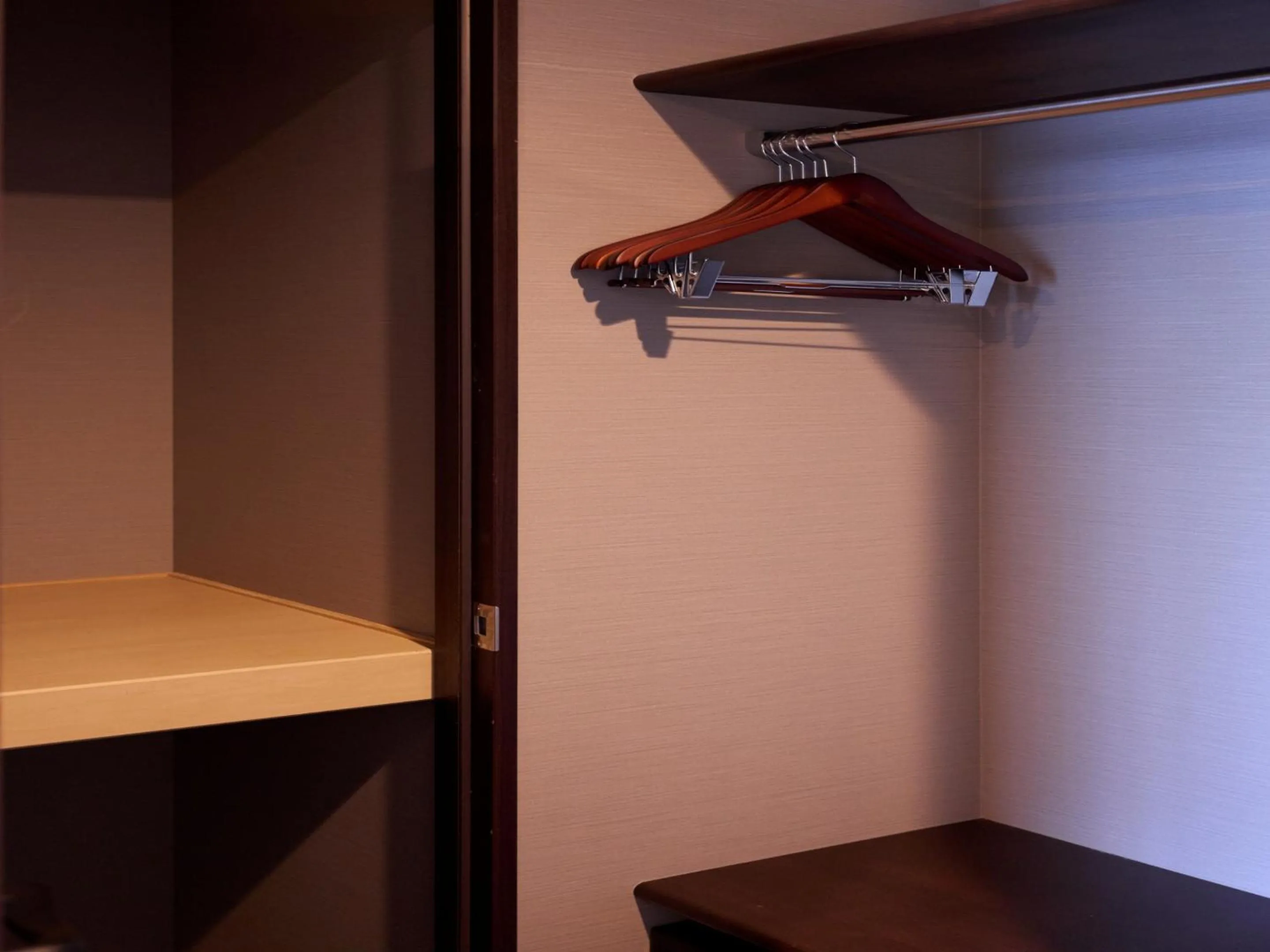 wardrobe in Waka Heian Shirakawa Hotel