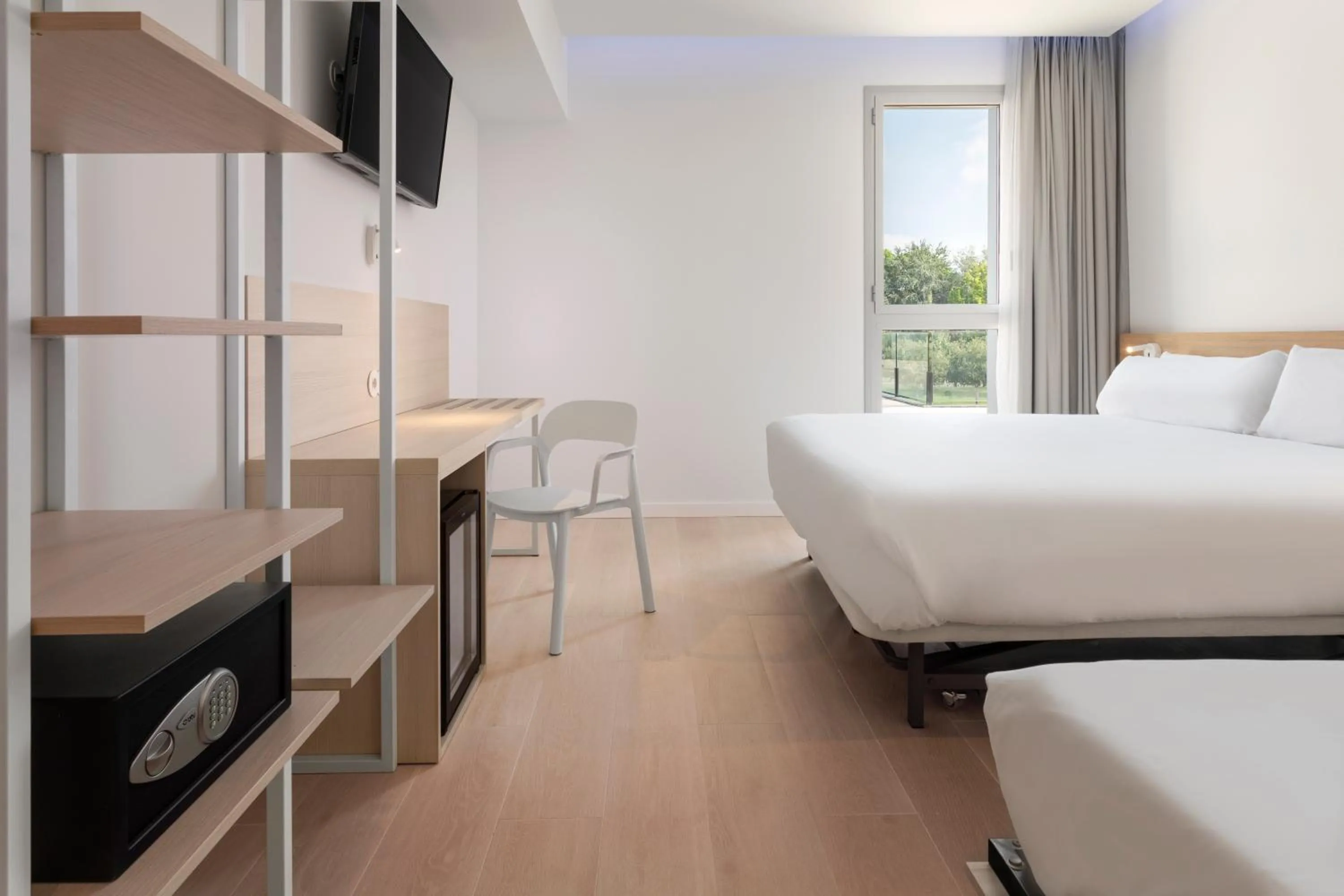 Bedroom, Bed in B&B HOTEL Lleida