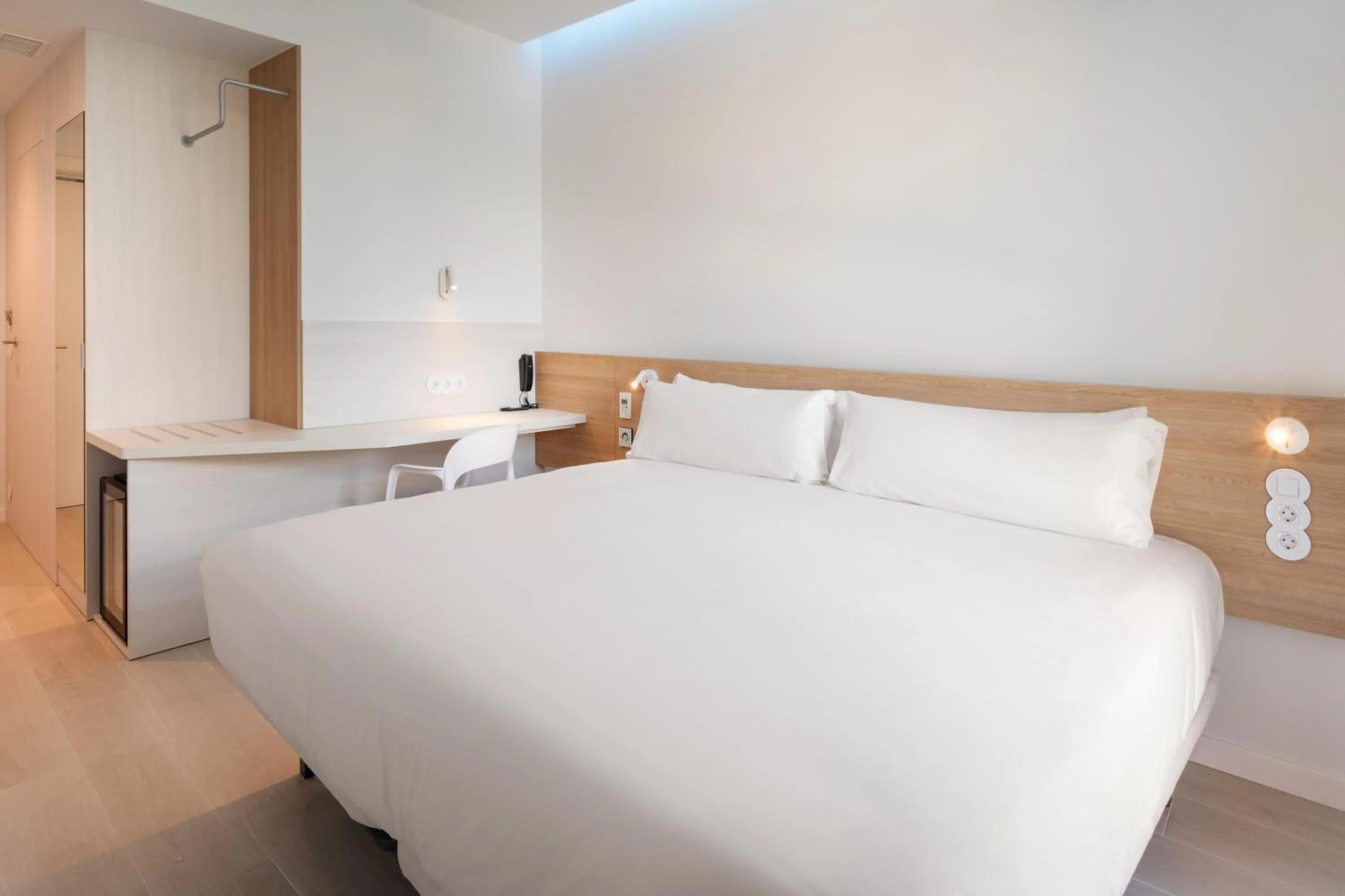 Bedroom, Bed in B&B HOTEL Lleida