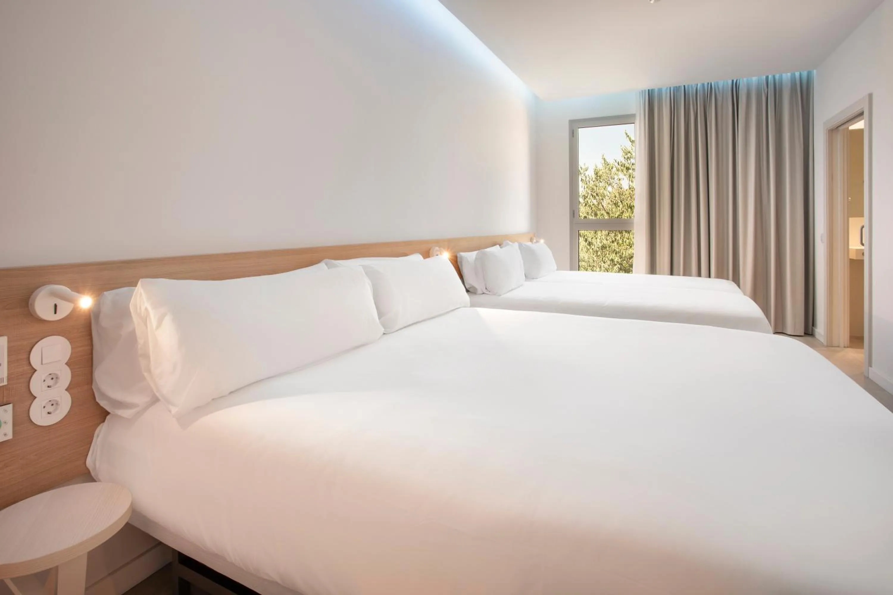 Bedroom, Bed in B&B HOTEL Lleida