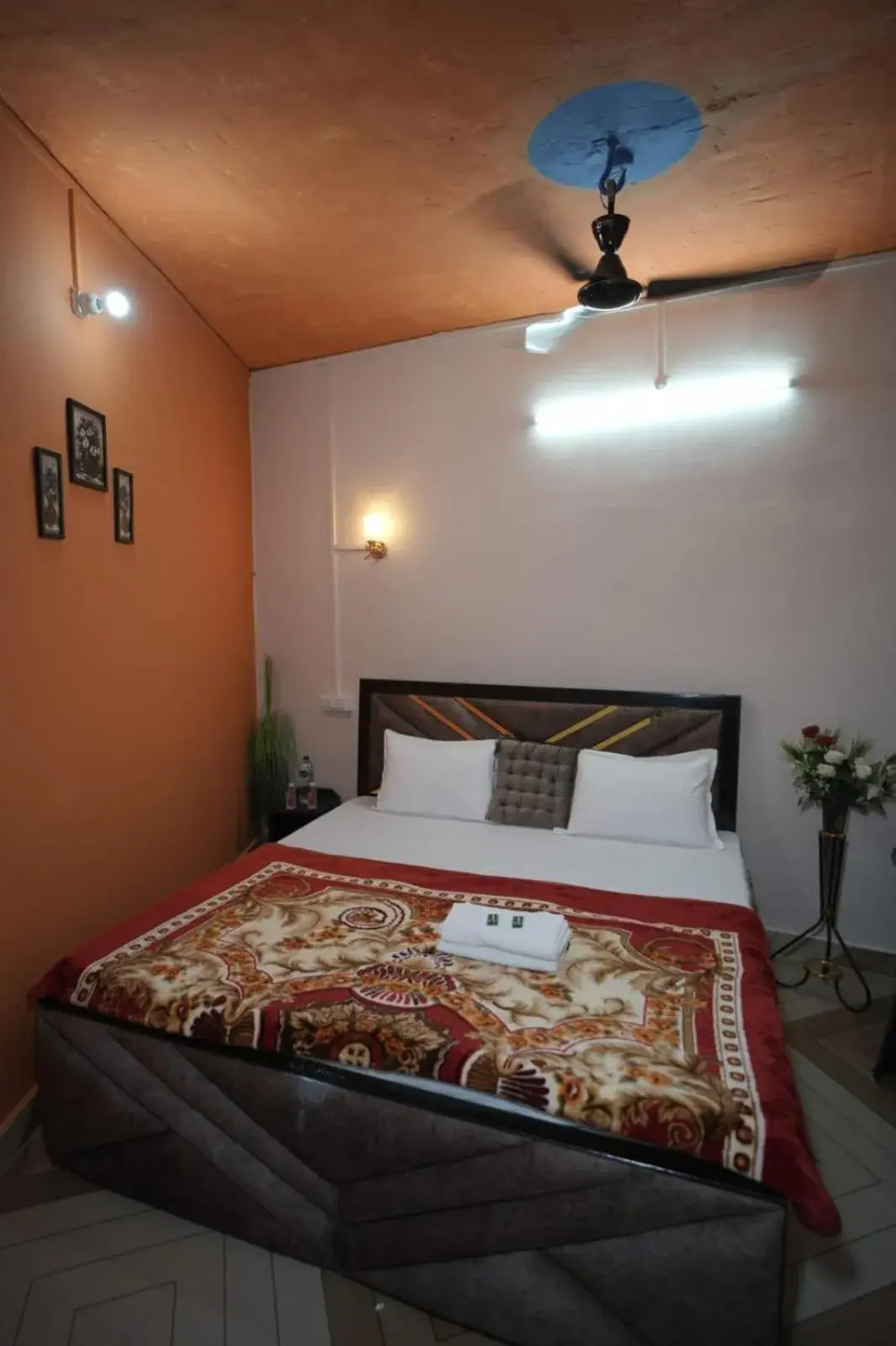 Bed in Ambricana Paying Guest House Bed in Ambricana Paying Guest House
