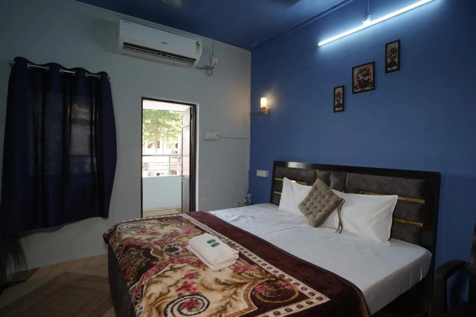 Photo of the whole room, Bed in Ambricana Paying Guest House