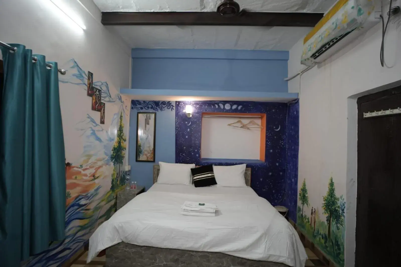 Bed in Ambricana Paying Guest House Bed in Ambricana Paying Guest House