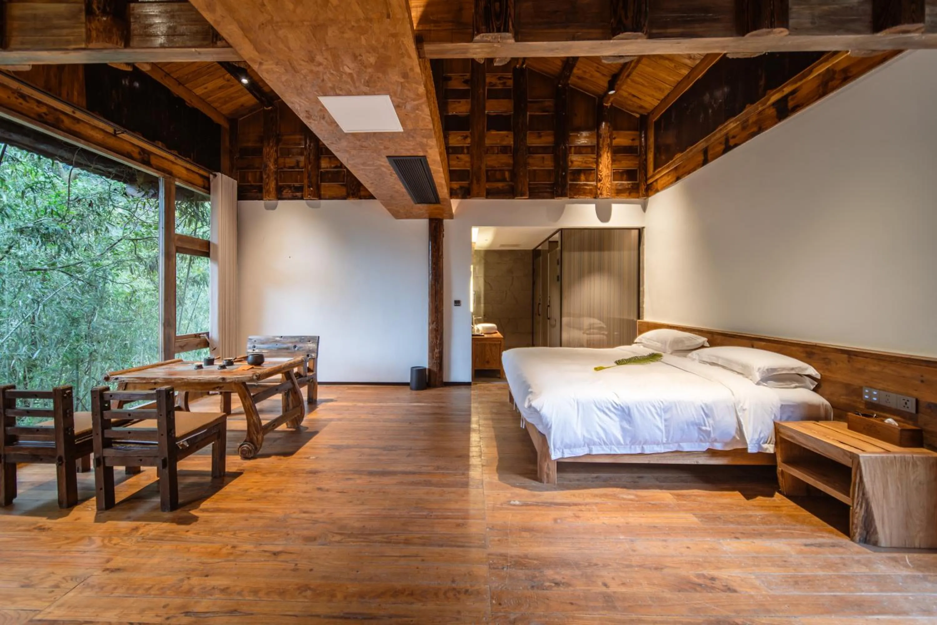 Bed in Foggy Valley