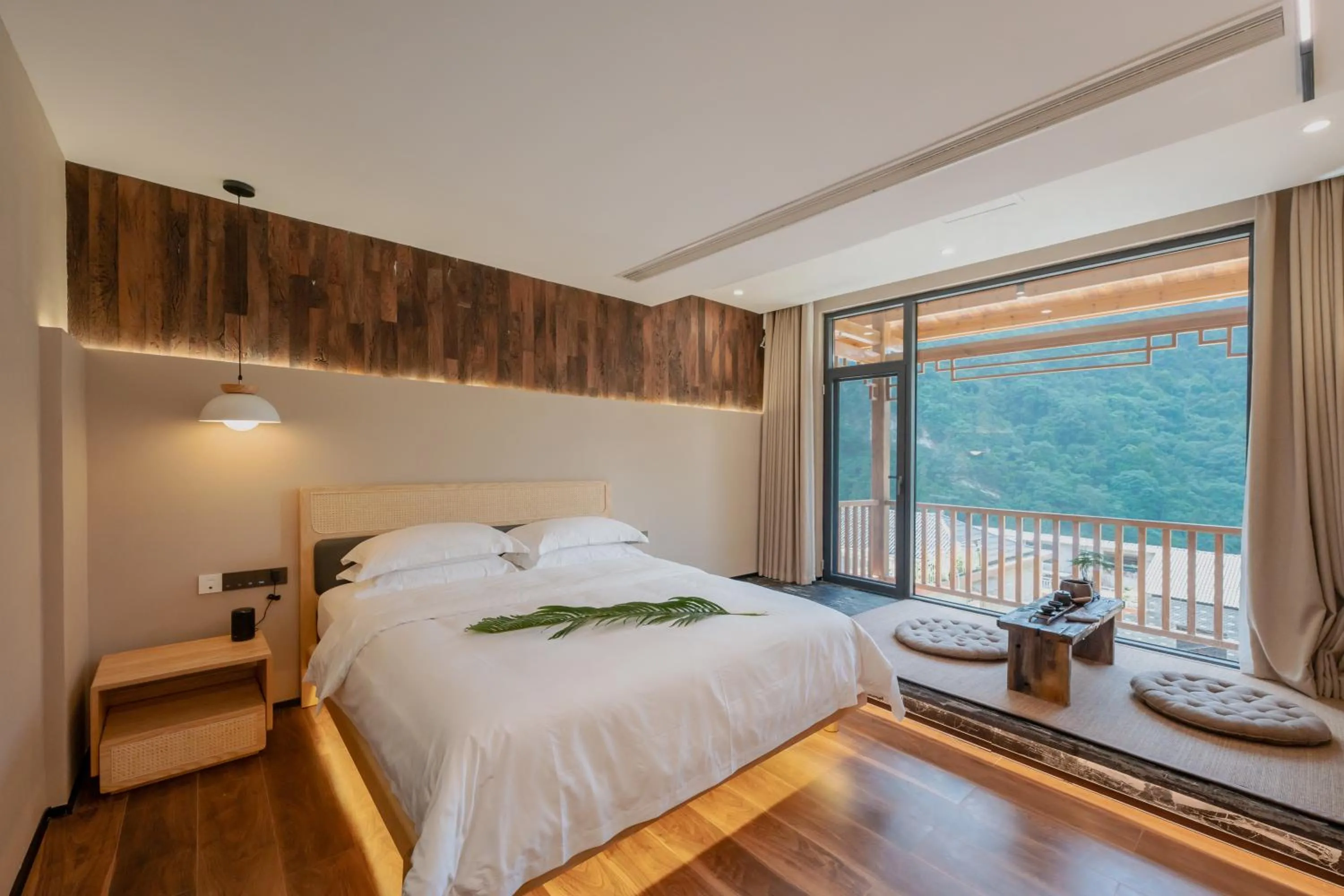 Bed in Foggy Valley
